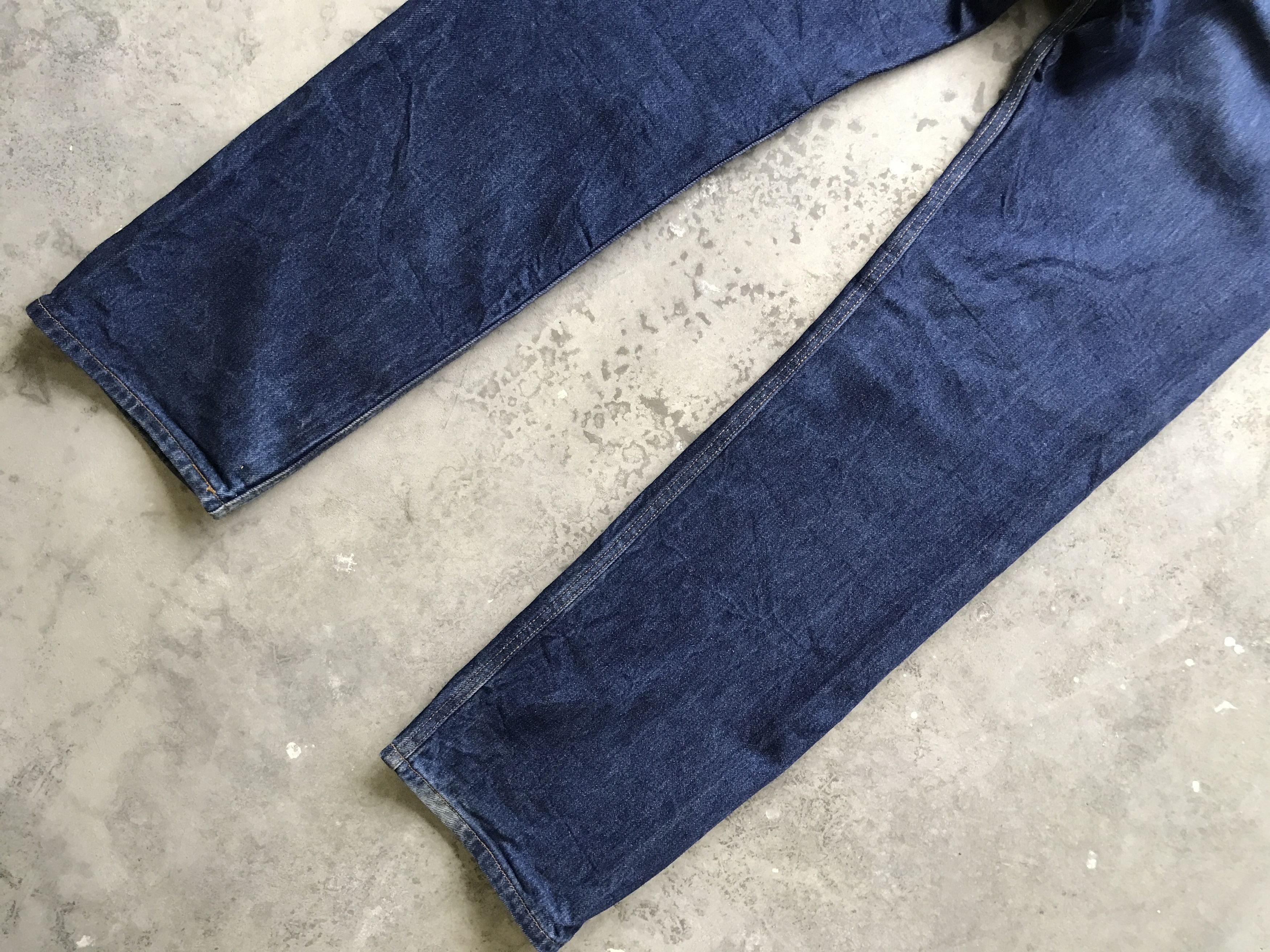 Levi's VLEV56 - Levis 501 Dark Blue Jeans Size US 35 - 10 Thumbnail
