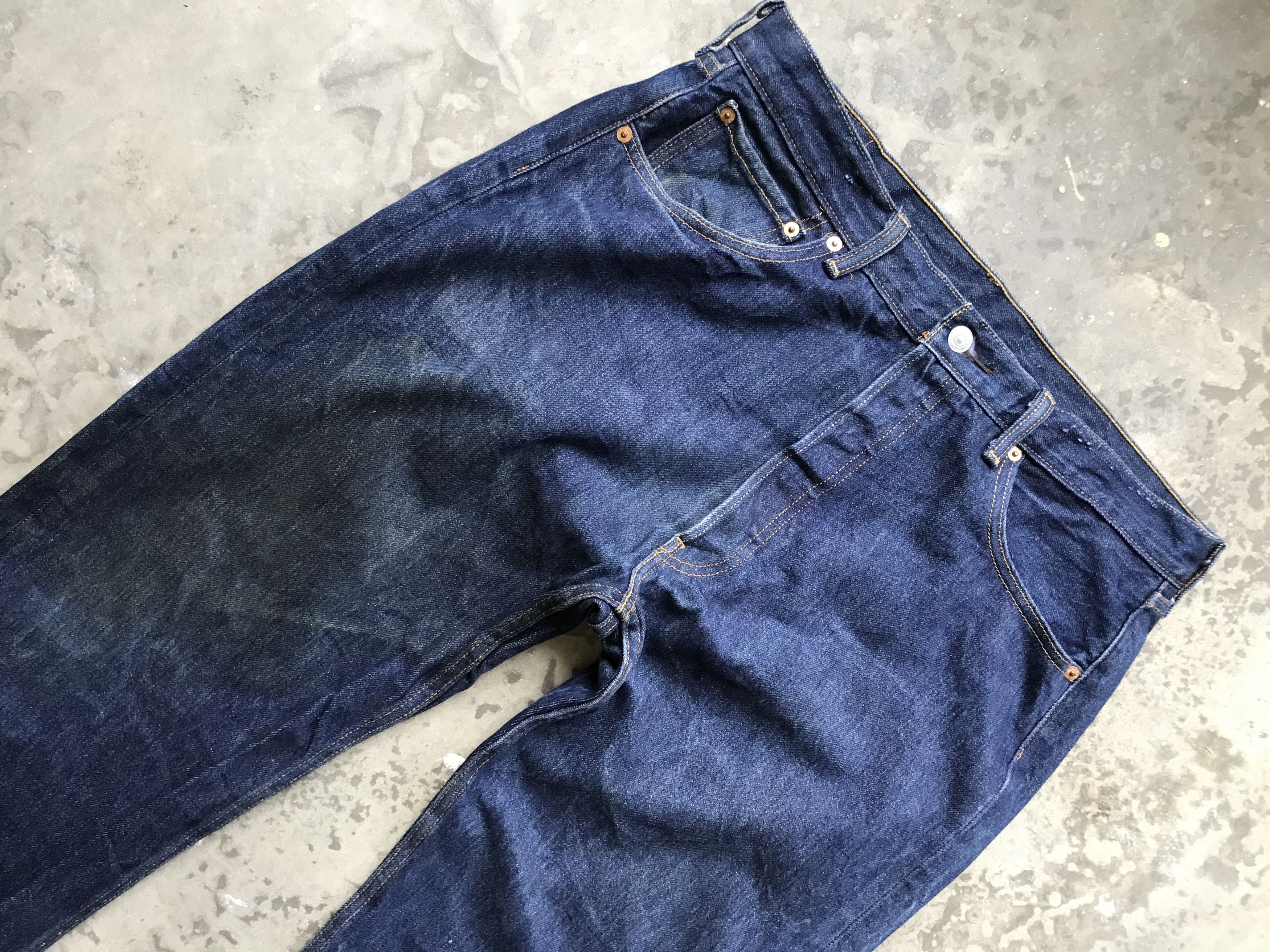 VLEV56 Levis 501 Dark Blue Jeans