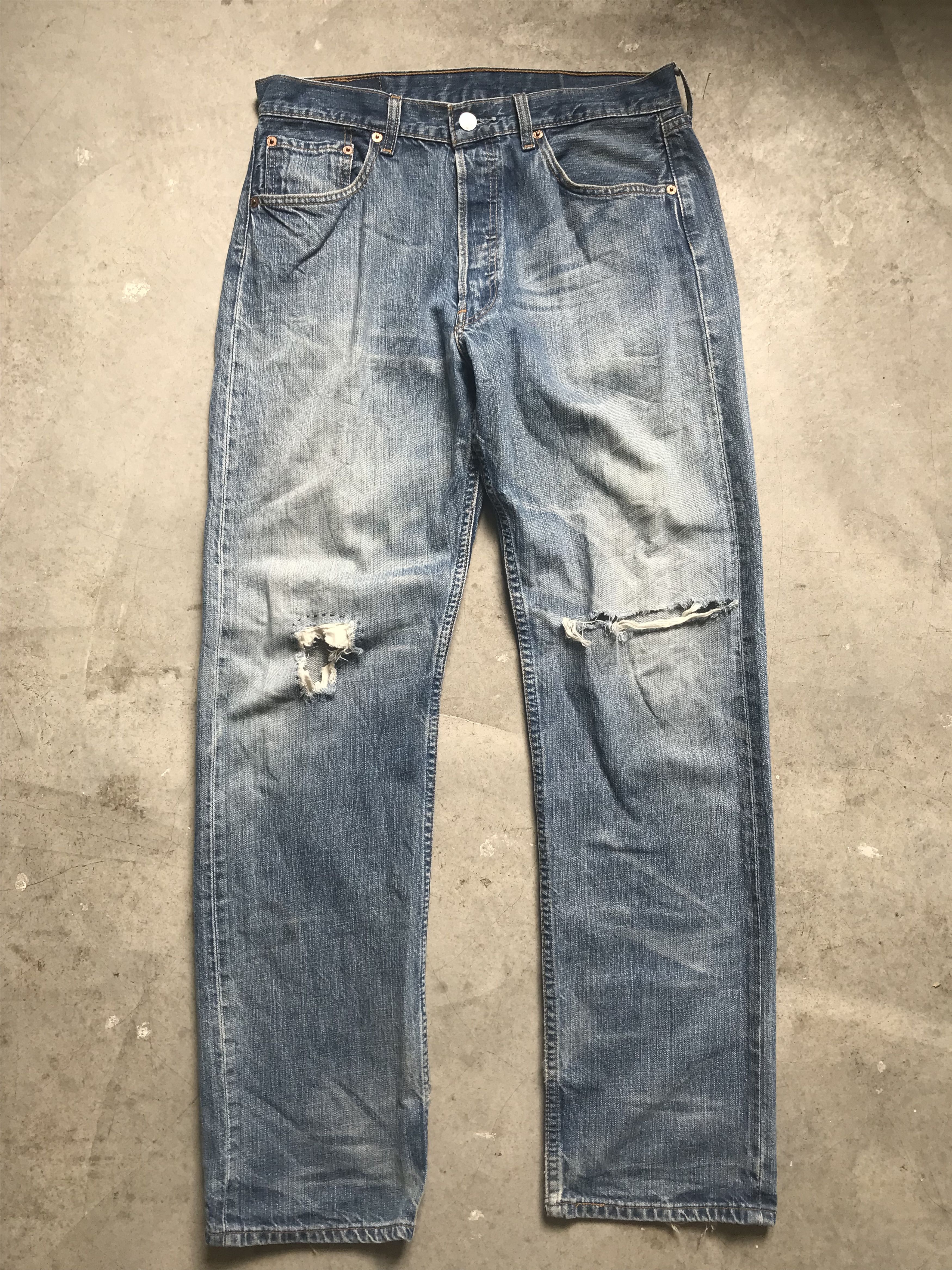 image of Vlev34 - Vintage Levis 501 Distressed Denim in Light Wash, Men's (Size 31)