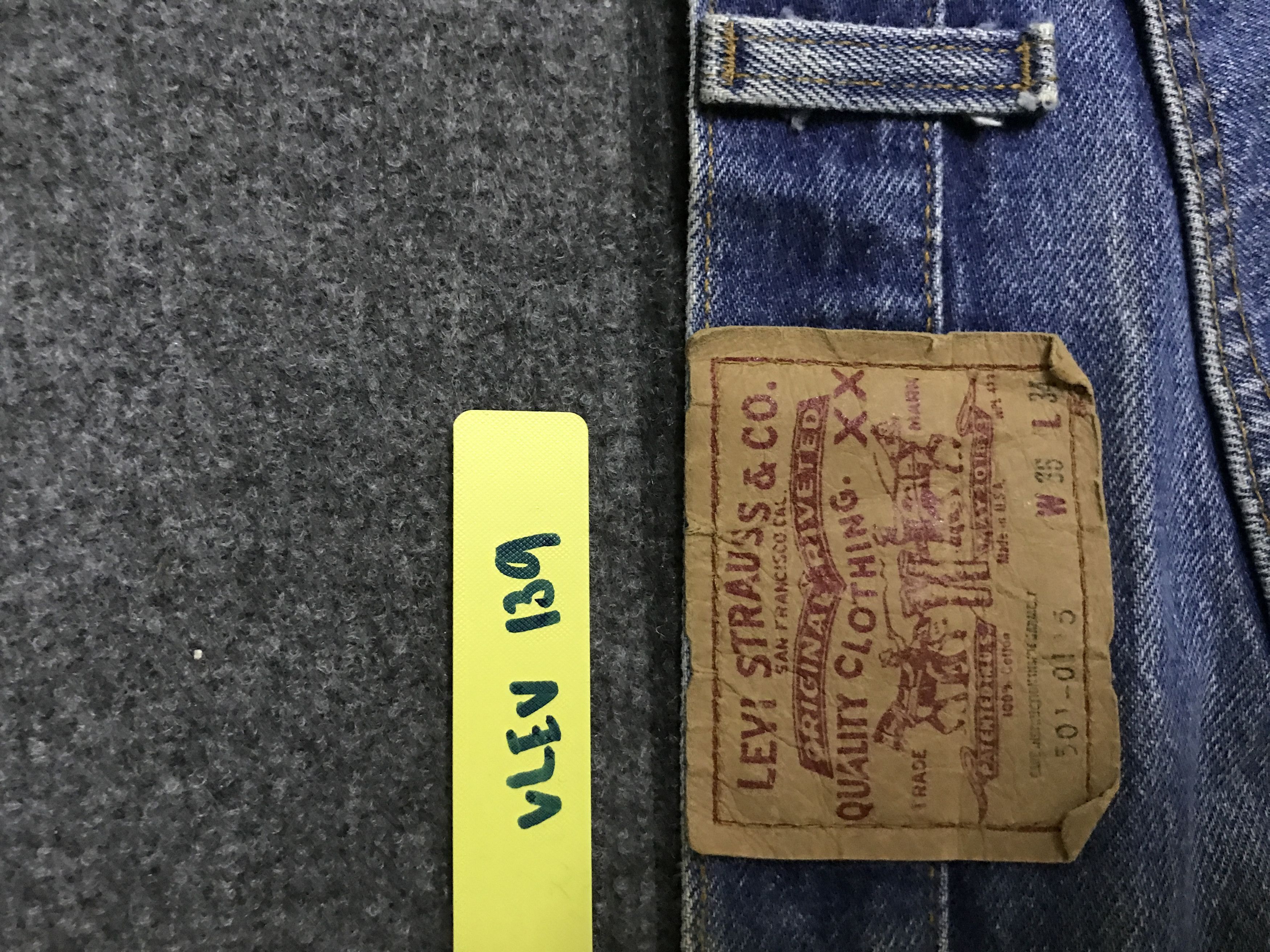 VLEV139-Vintage 80s Levis 501 Medium wash Jeans