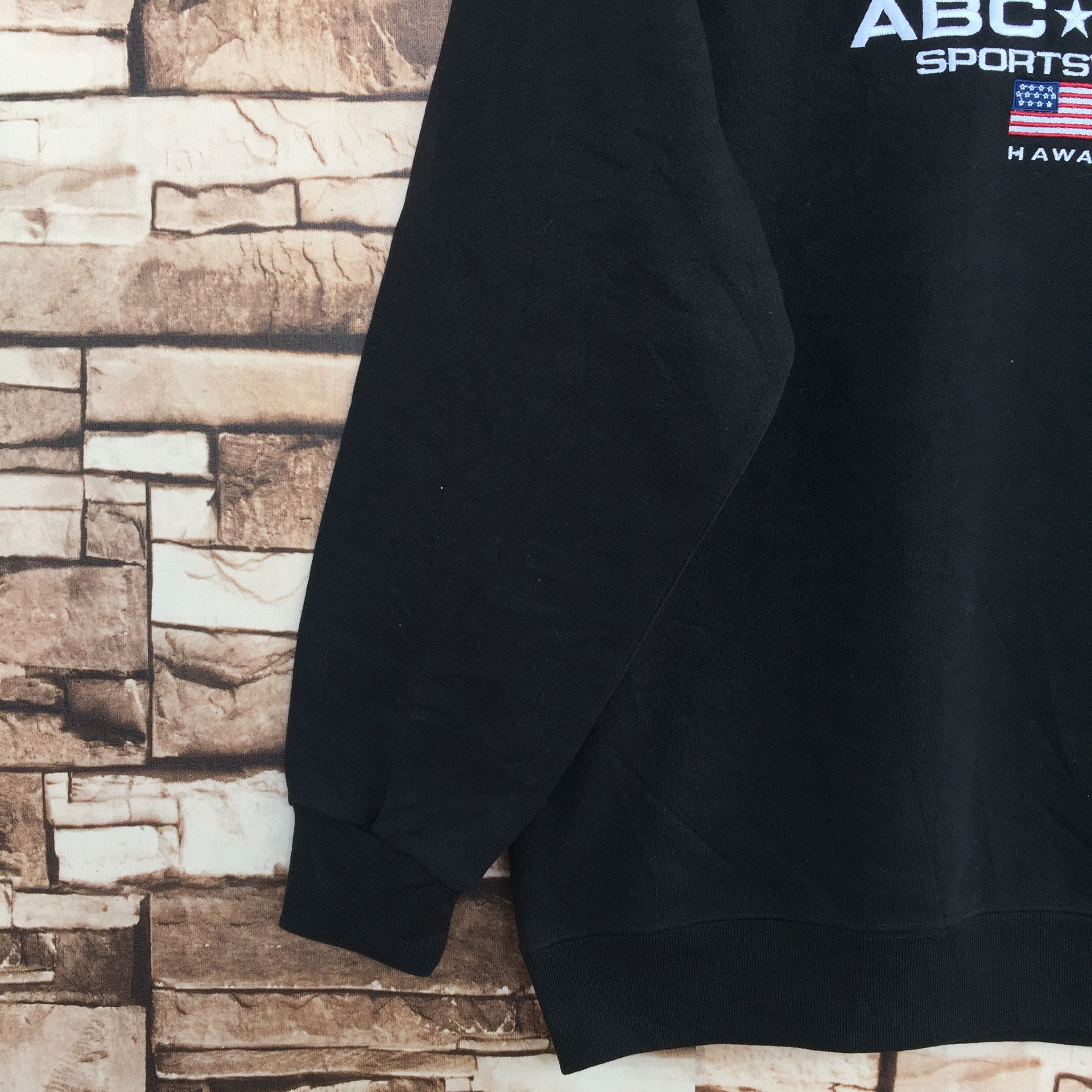 Vintage Vintage ABC HAWAII sweatshirt embroidered spell out size M Size US M / EU 48-50 / 2 - 4 Thumbnail