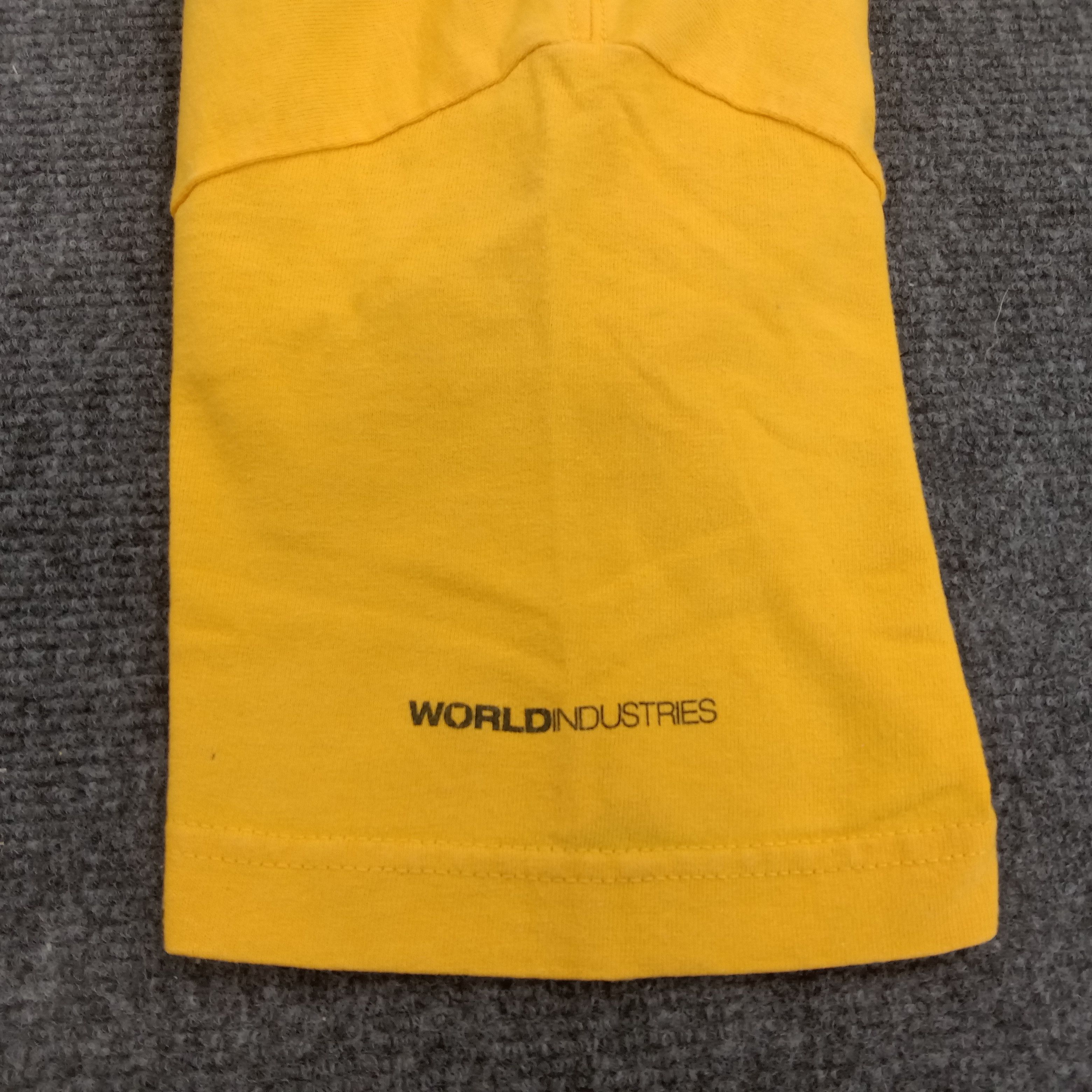 Vintage World Industries Skateboard Style Tshirt Made USA Size US S / EU 44-46 / 1 - 6 Thumbnail