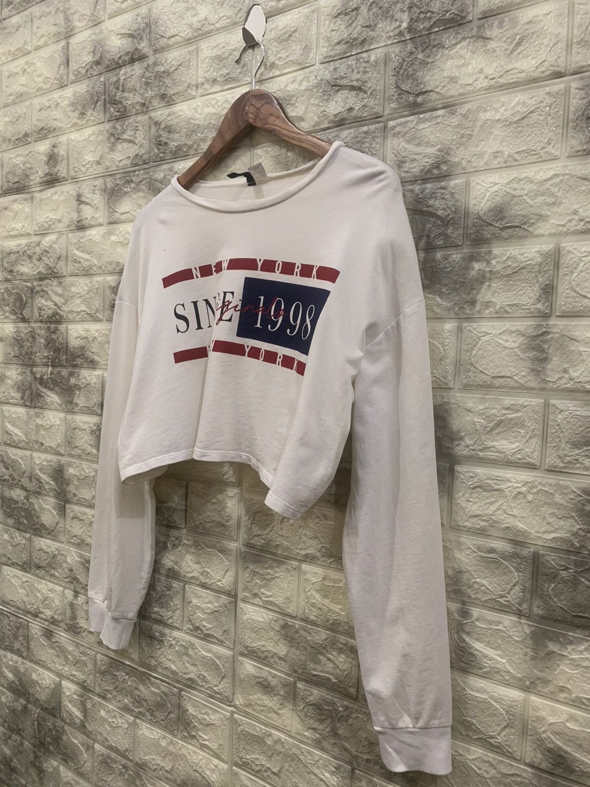 Divided New york cropped shirt Size US M / EU 48-50 / 2 - 4 Thumbnail