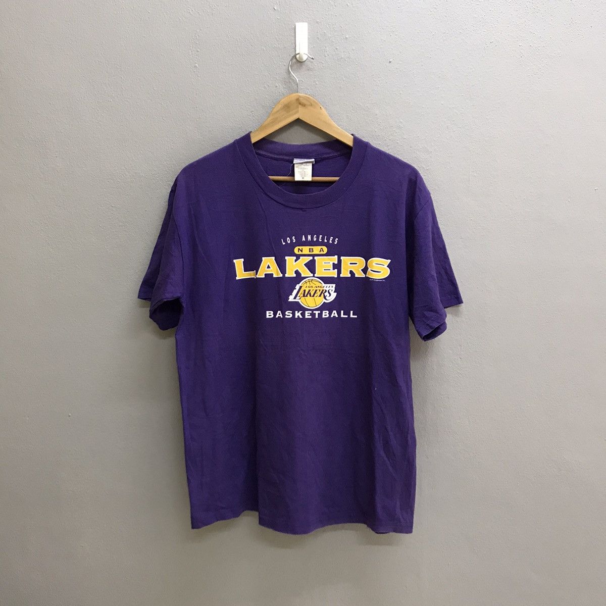 NBA × Vintage VINTAGE 90s LOS ANGELES LAKERS NBA BASKETBALL TSHIRT Size US M / EU 48-50 / 2 - 3 Thumbnail