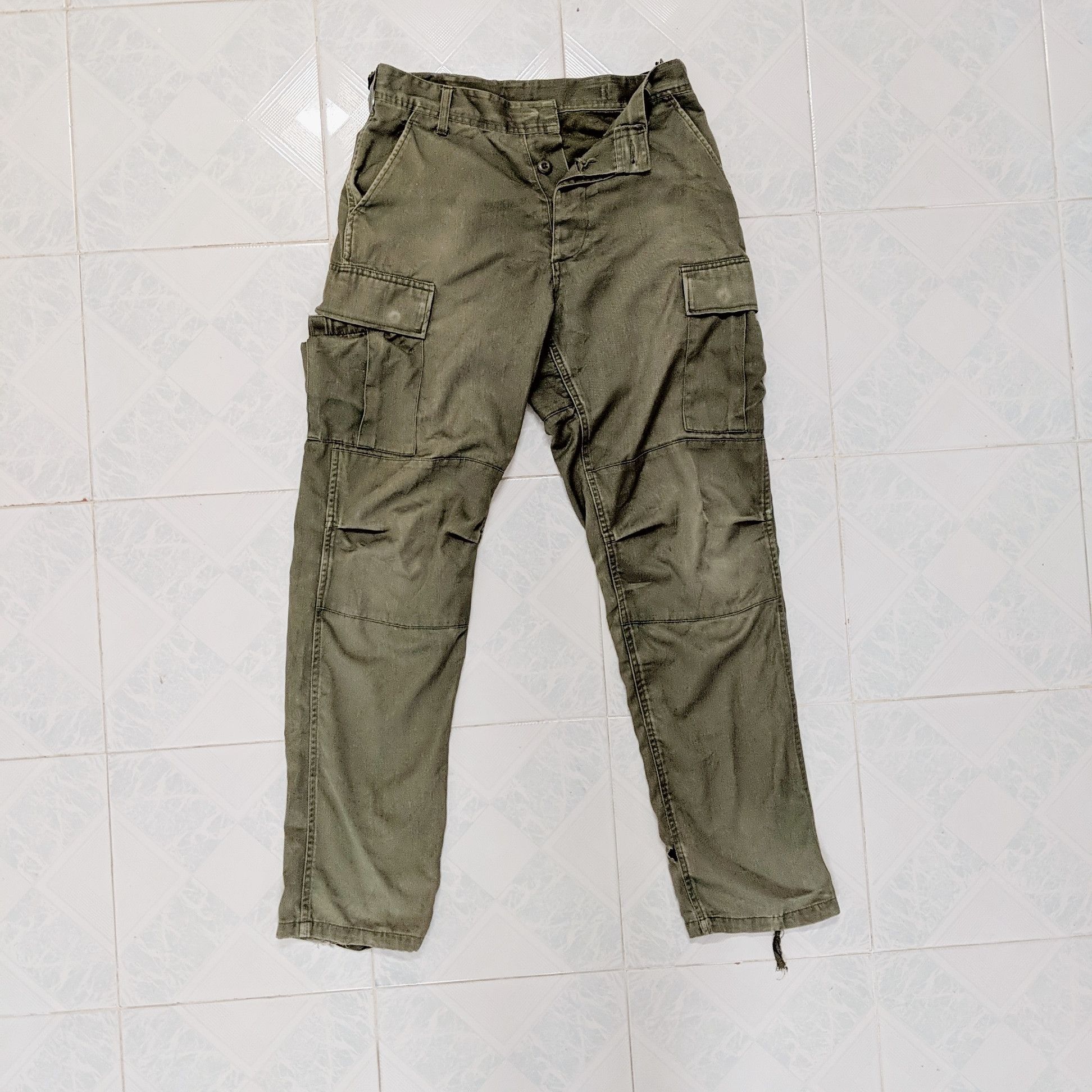 image of Vintage Japan Distressed Multipocket Cargo Pants in Khaki, Men's (Size 30)
