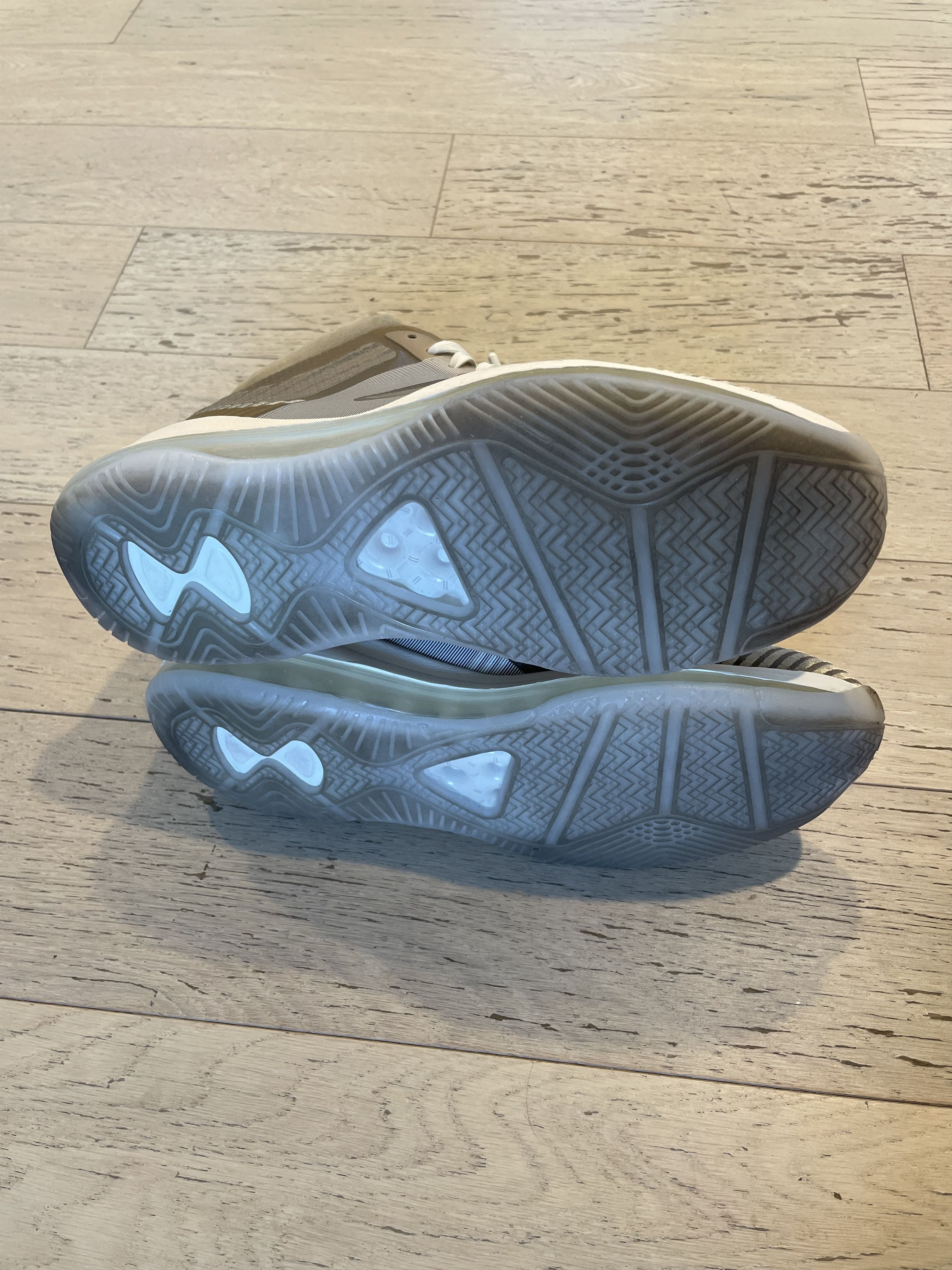 John Elliott × Nike Nike John Elliott x LeBron Icon QS Parachute Size US 8 / EU 41 - 4 Thumbnail