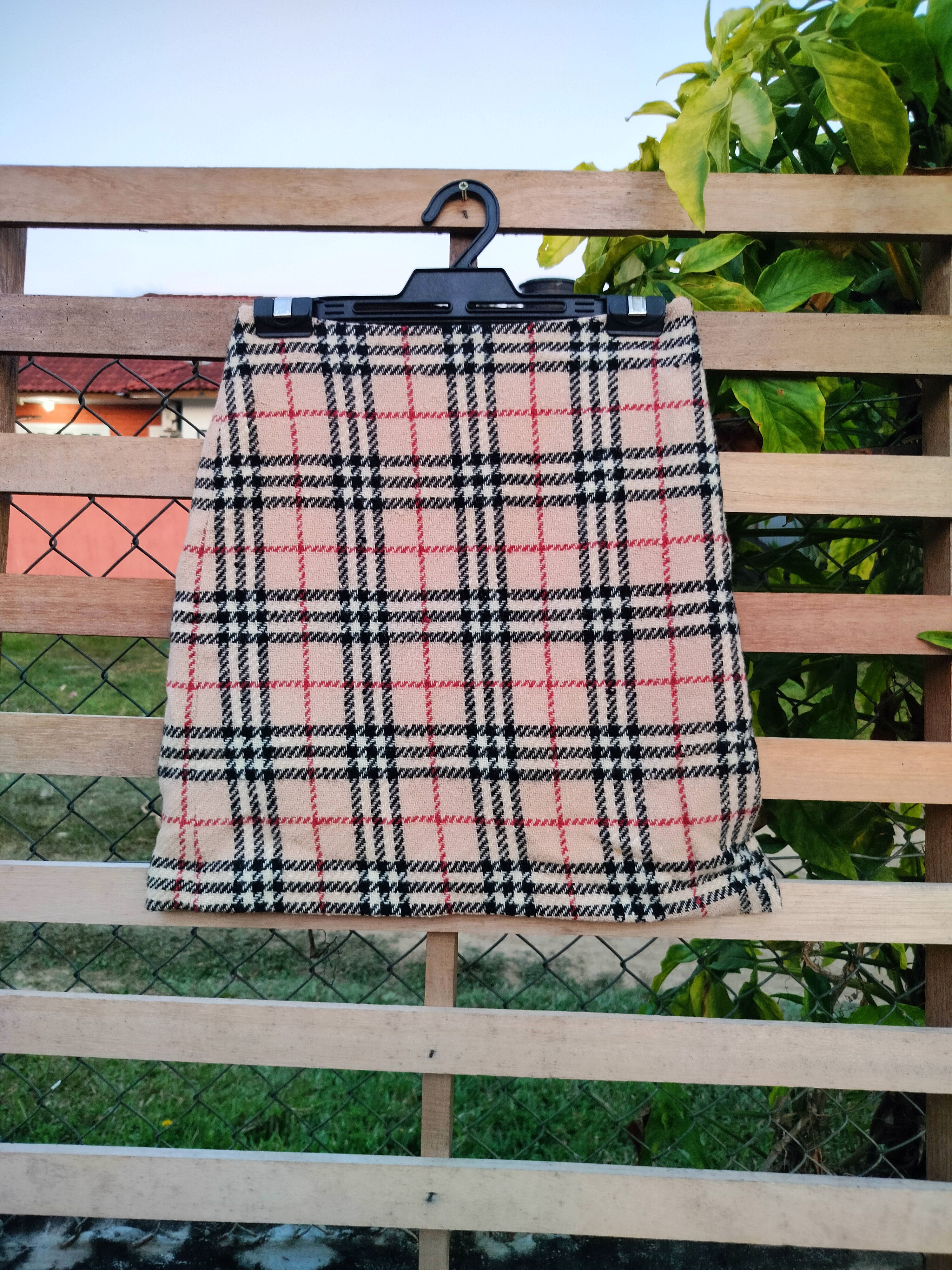 Burberry BURBERRY LONDON BLUE LABEL NOVA CHECK MIDI SKIRT Size 26" / US 2 / IT 38 - 5 Thumbnail
