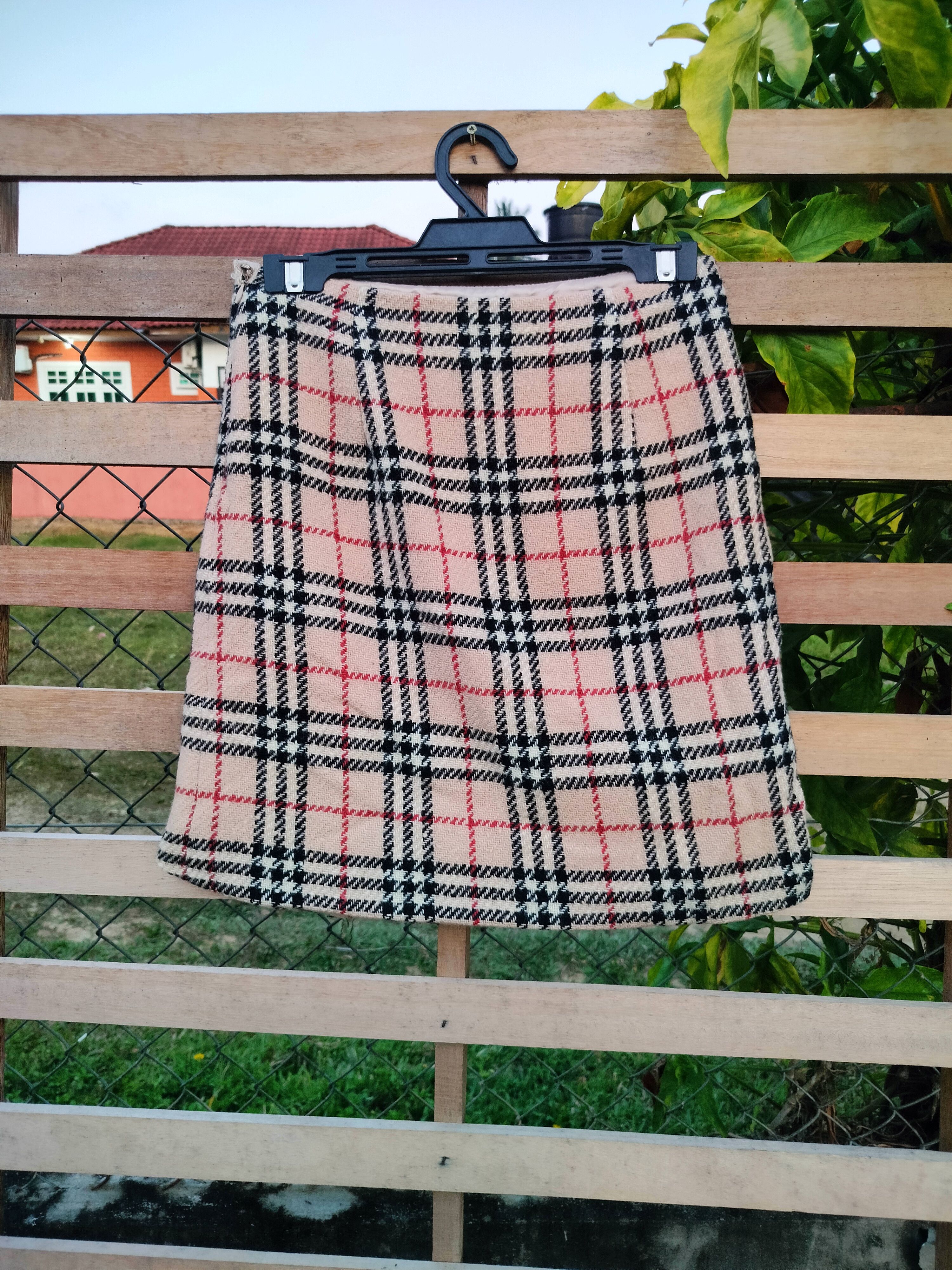 Burberry BURBERRY LONDON BLUE LABEL NOVA CHECK MIDI SKIRT Size 26" / US 2 / IT 38 - 1 Thumbnail