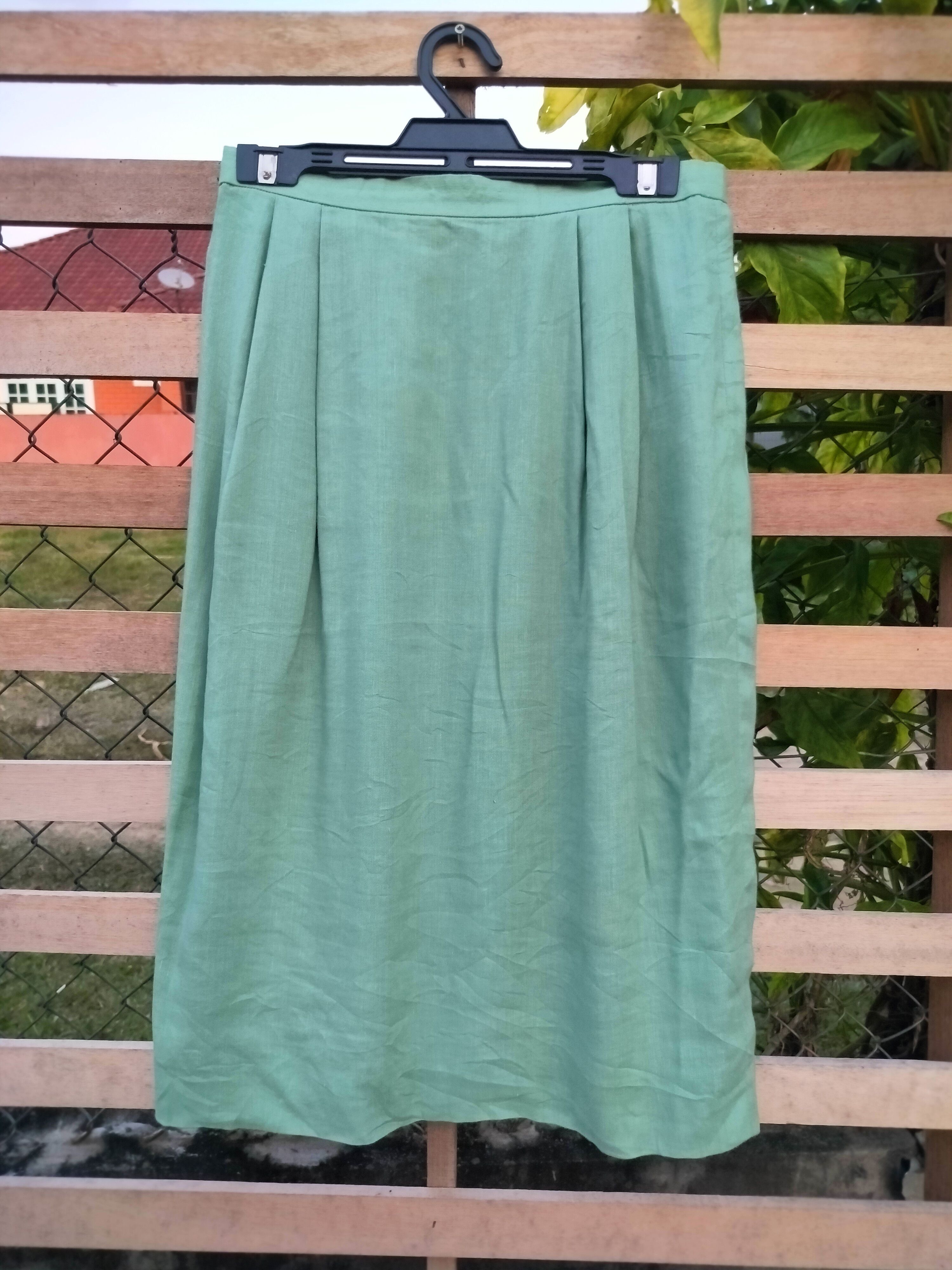 Burberry VINTAGE BURBERRY PLAIN SKIRT Size 27" / US 4 / IT 40 - 6 Thumbnail