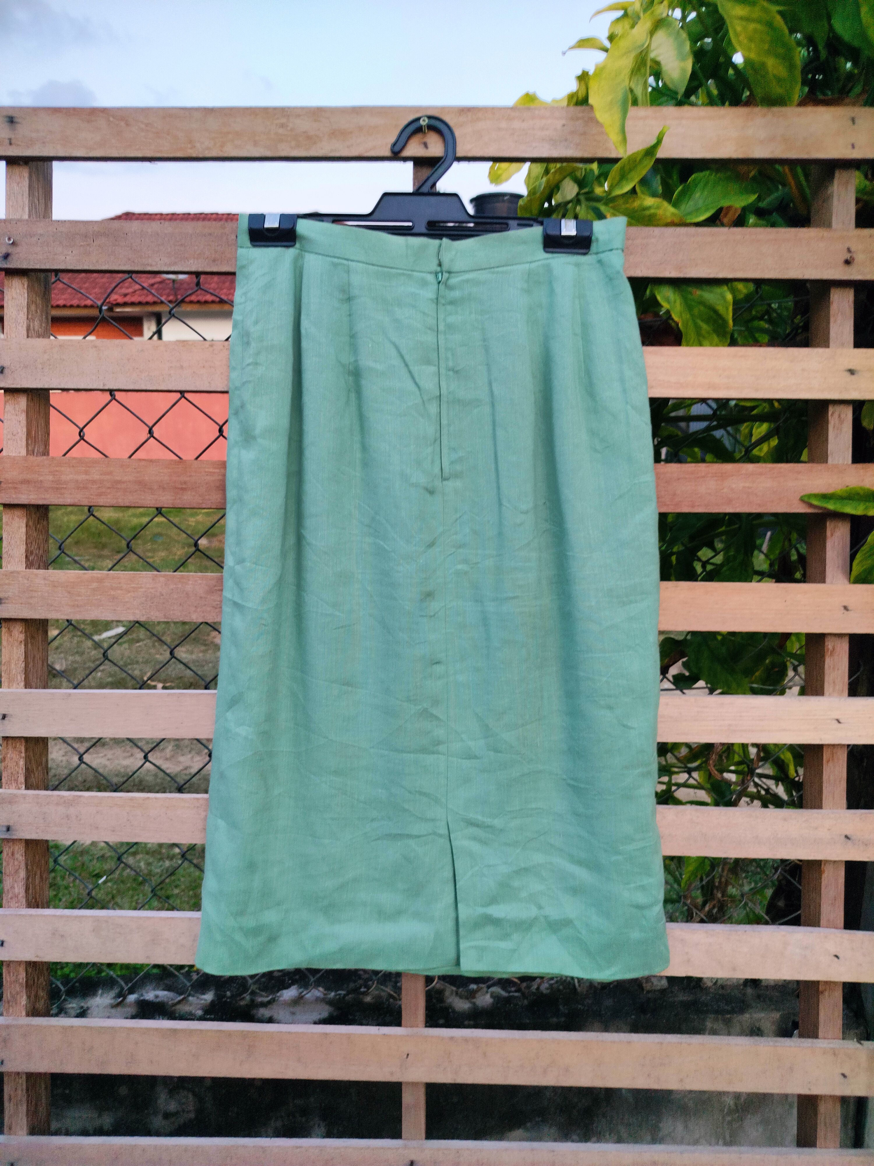 Burberry VINTAGE BURBERRY PLAIN SKIRT Size 27" / US 4 / IT 40 - 1 Thumbnail