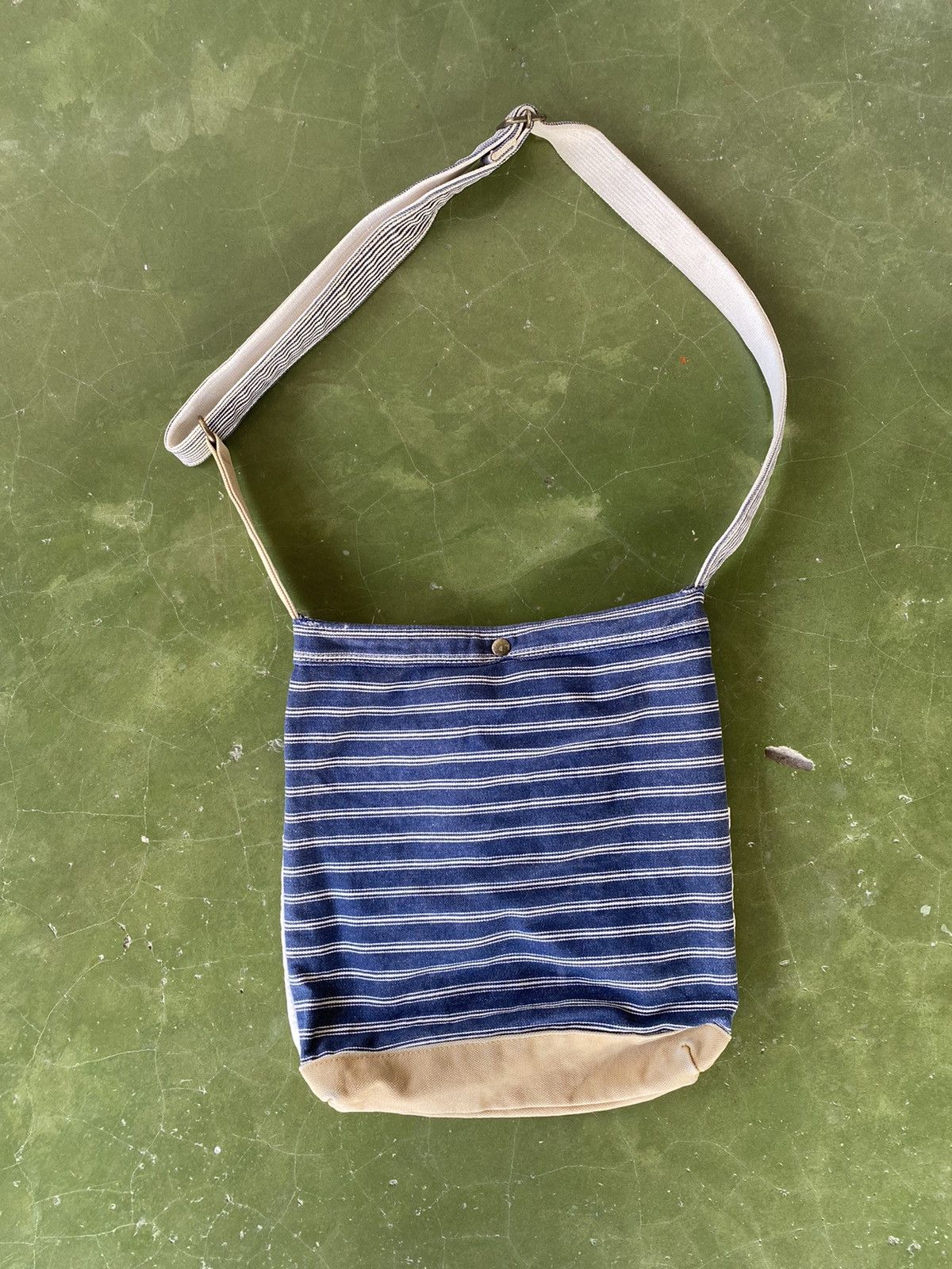 Japanese Brand Vintage Old Betty'S Sling Bag Size ONE SIZE - 2 Thumbnail