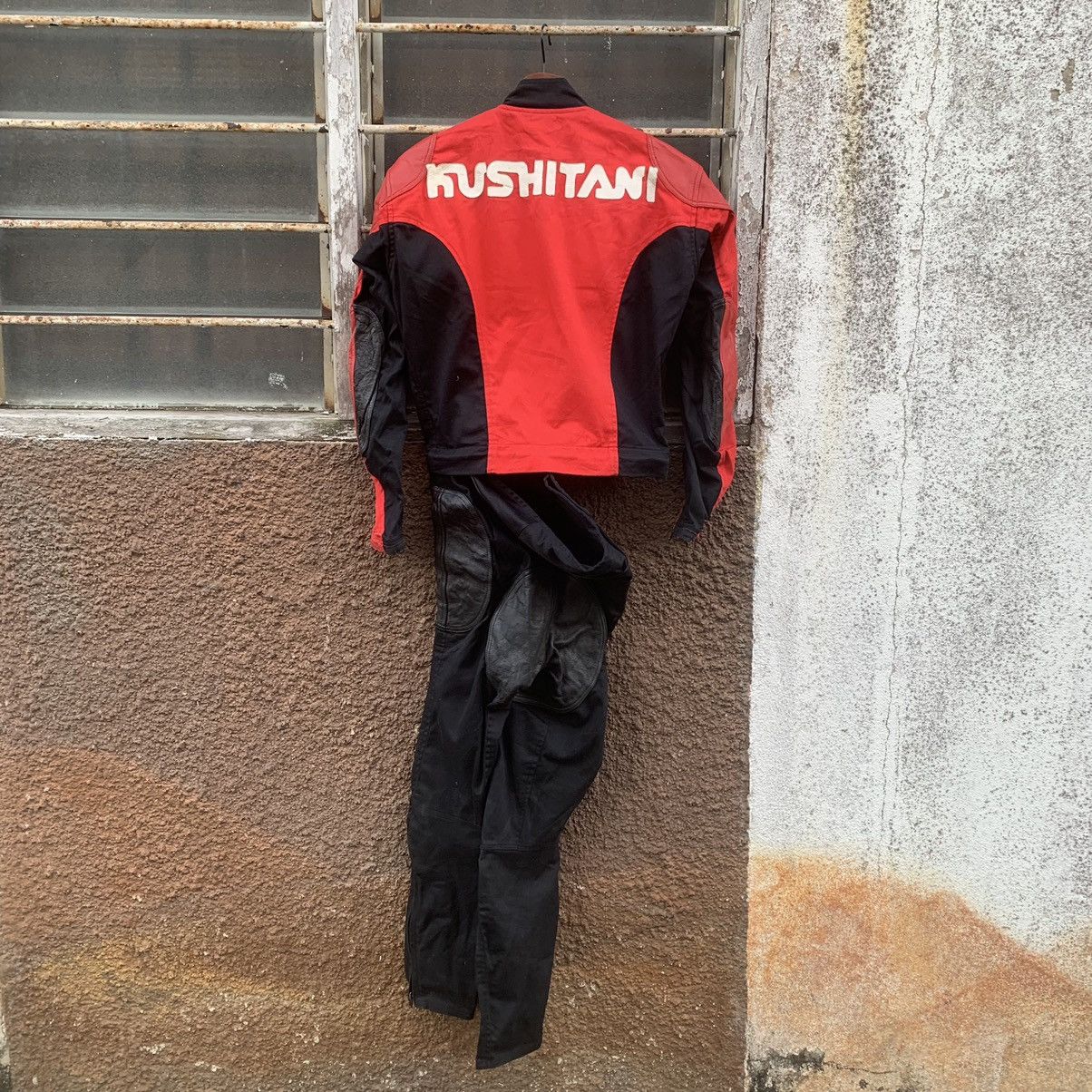 Sports Specialties RARE‼️VINTAGE KUSHITANI HAMAMATSU RIDERS 2 PIECE RACING SUIT Size US S / EU 44-46 / 1 - 2 Thumbnail