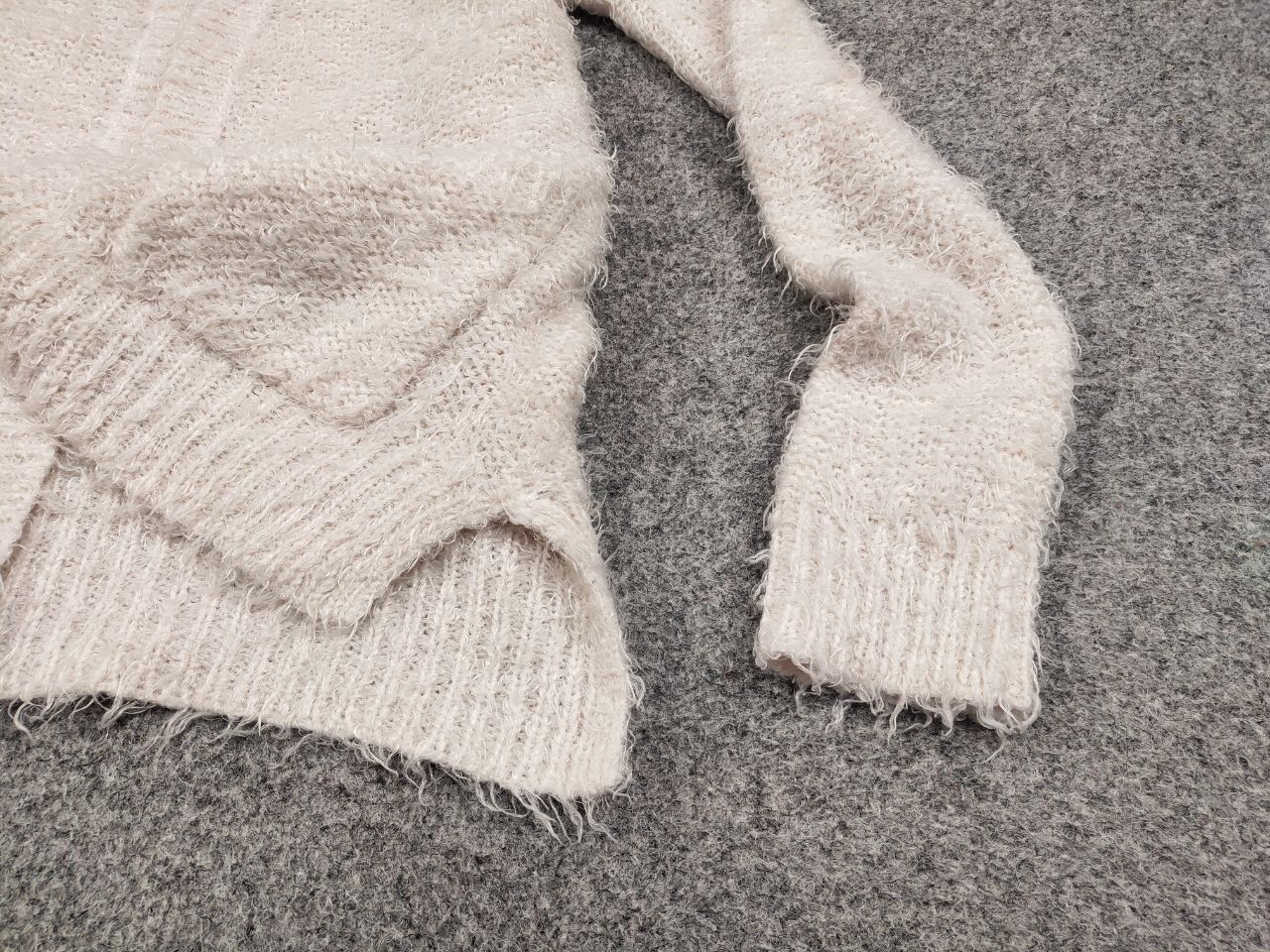 Japanese Brand Rare Vintage Japanese Cardigan Mohair Style Fuzzy Sweater Size US S / EU 44-46 / 1 - 13 Thumbnail