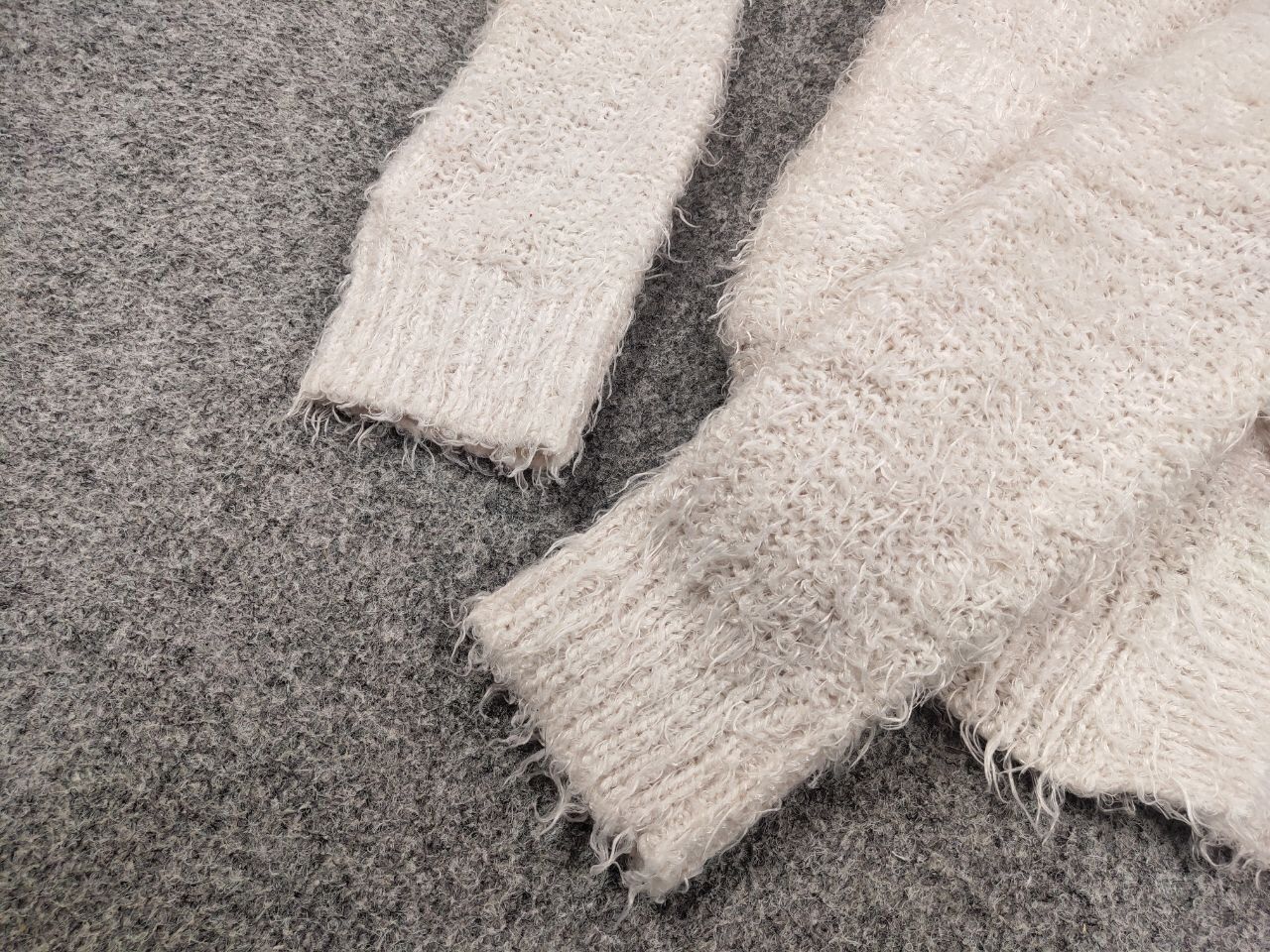 Japanese Brand Rare Vintage Japanese Cardigan Mohair Style Fuzzy Sweater Size US S / EU 44-46 / 1 - 14 Thumbnail