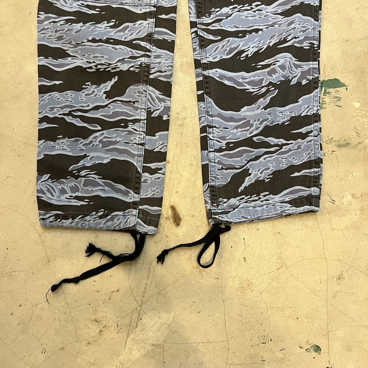 PHENOMENON SS2011 Phenomenon Blue Tigerstripe Pants Size US 31 - 7 Thumbnail