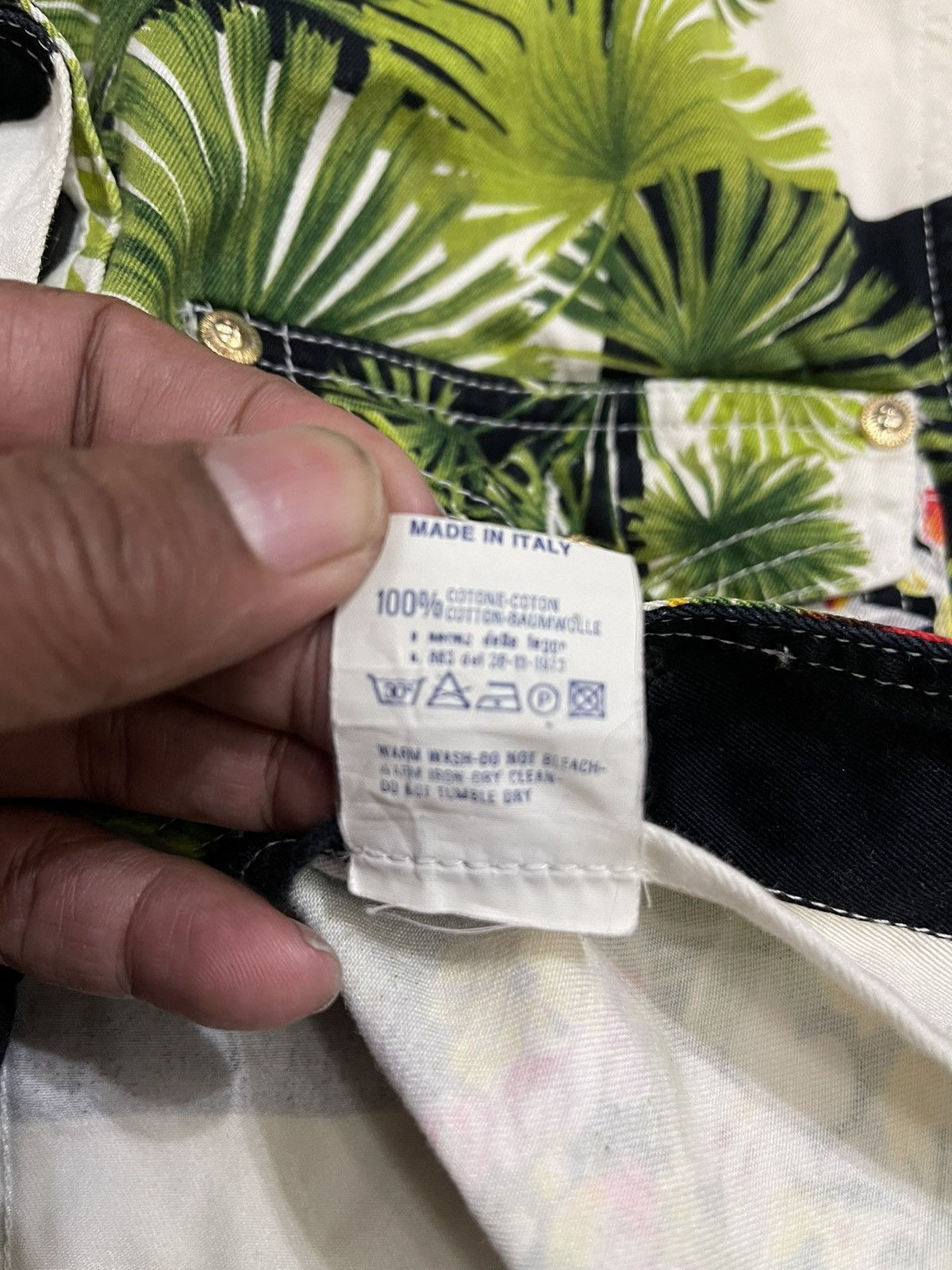 Vintage Vintage Versace Floral Denim Jacket Size XS / US 0-2 / IT 36-38 - 8 Thumbnail