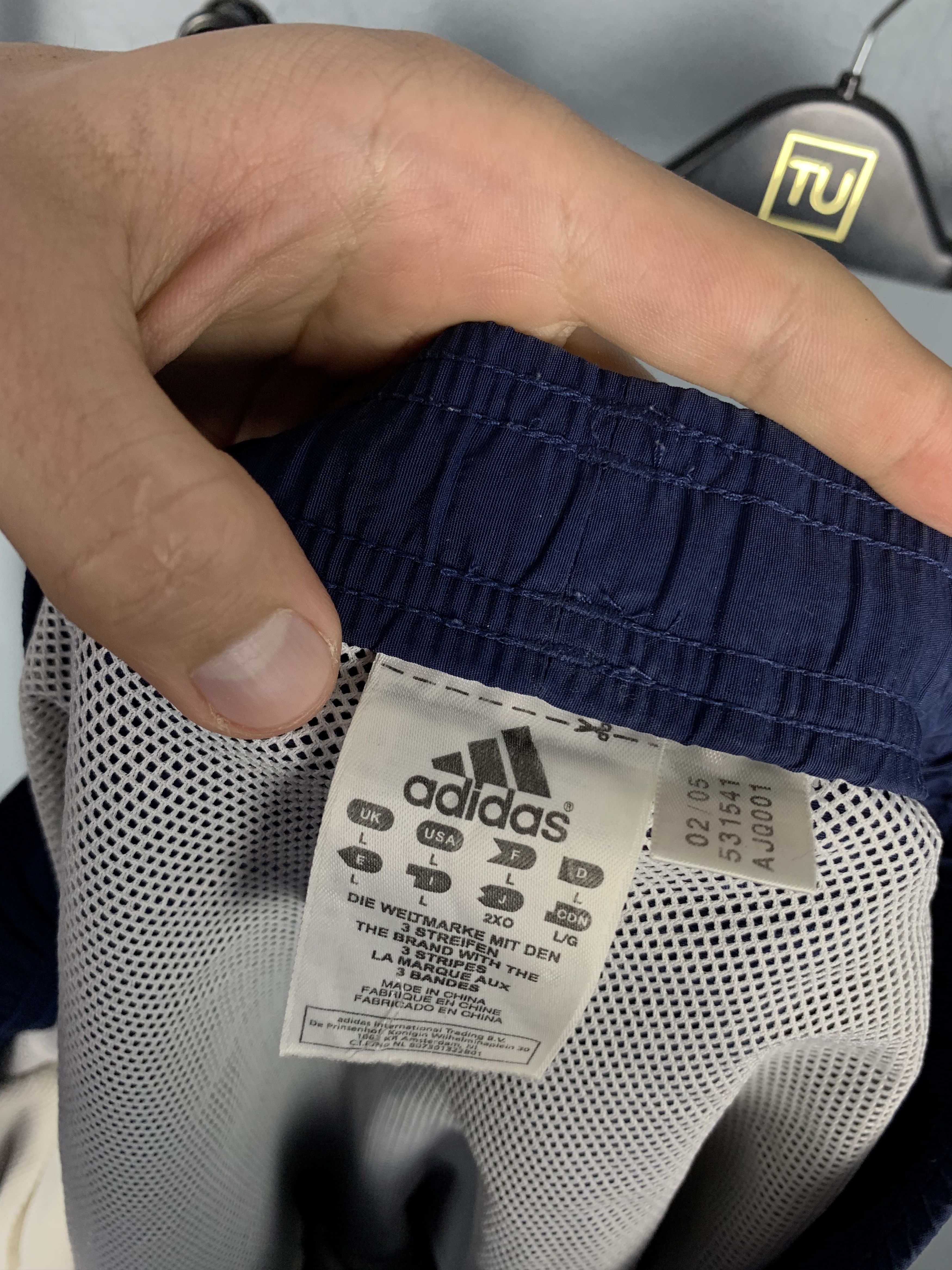 Adidas Adidas Vintage Mens Nylon Shorts Size US 34 / EU 50 - 6 Thumbnail