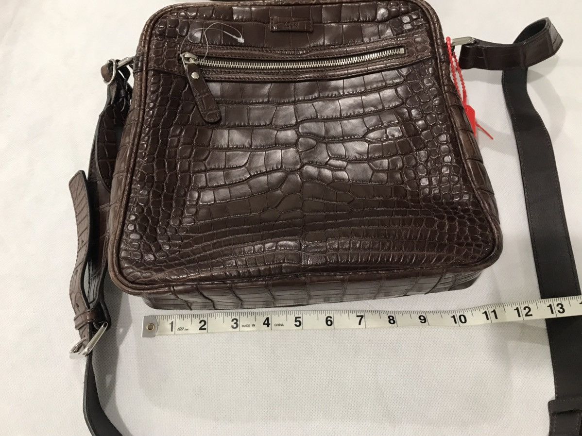 Gucci Gucci crocodile messenger bag. $18000 Size ONE SIZE - 6 Thumbnail