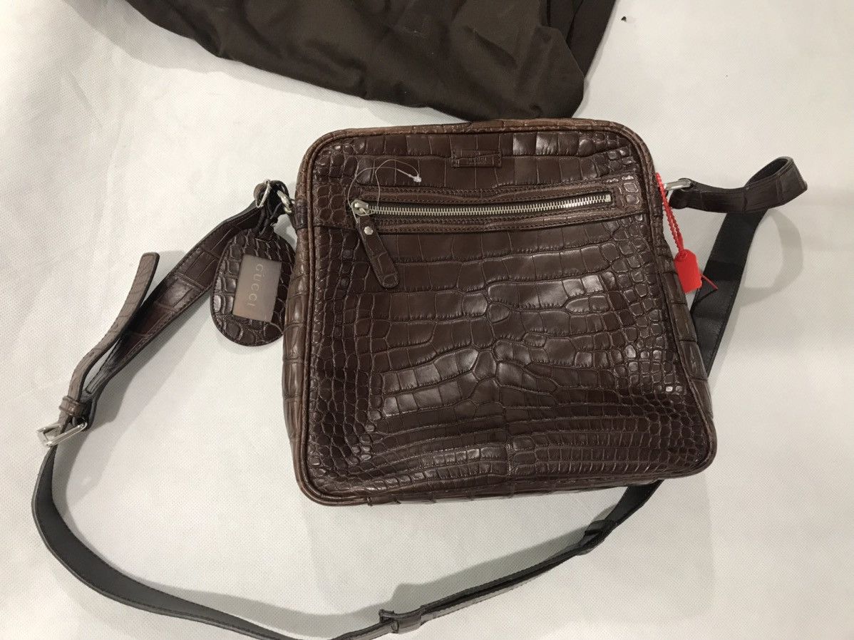 Gucci Gucci crocodile messenger bag. $18000 Size ONE SIZE - 2 Thumbnail