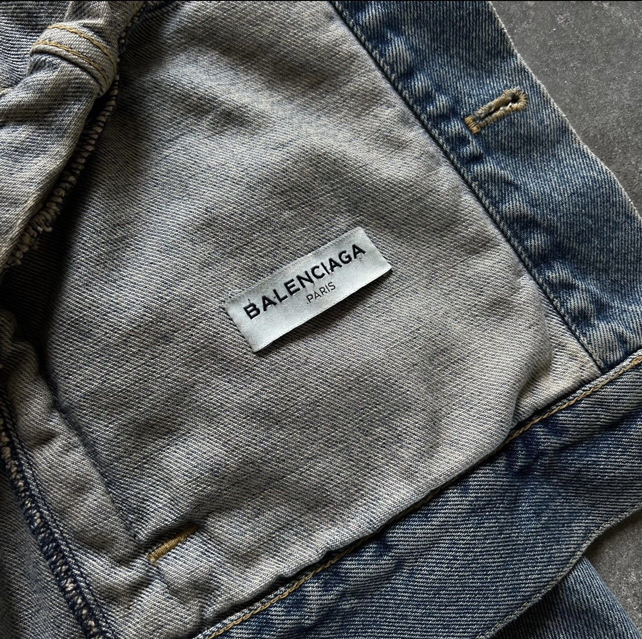 Balenciaga Balenciaga SS17 Swing Denim Jacket Size US S / EU 44-46 / 1 - 4 Thumbnail