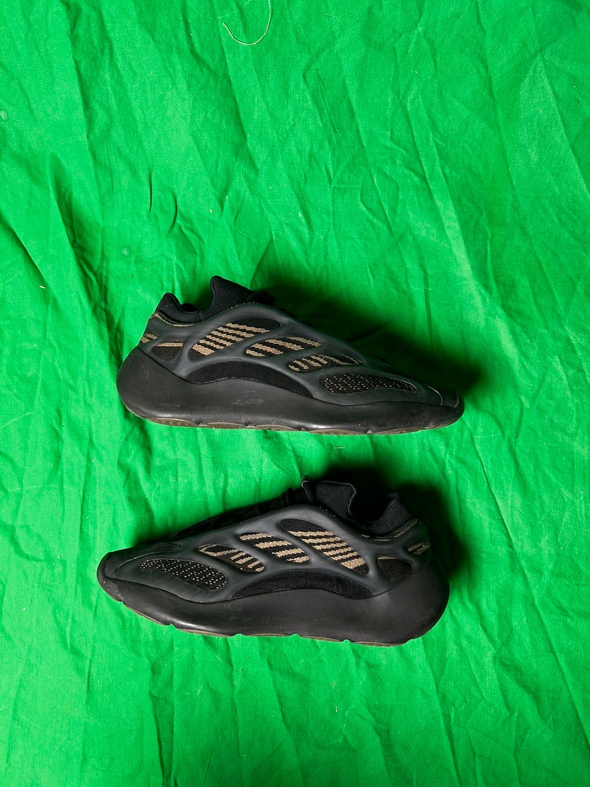 Adidas Yeezy 700 V3 'Dark Glow Size US 12 / EU 45 - 1 Preview
