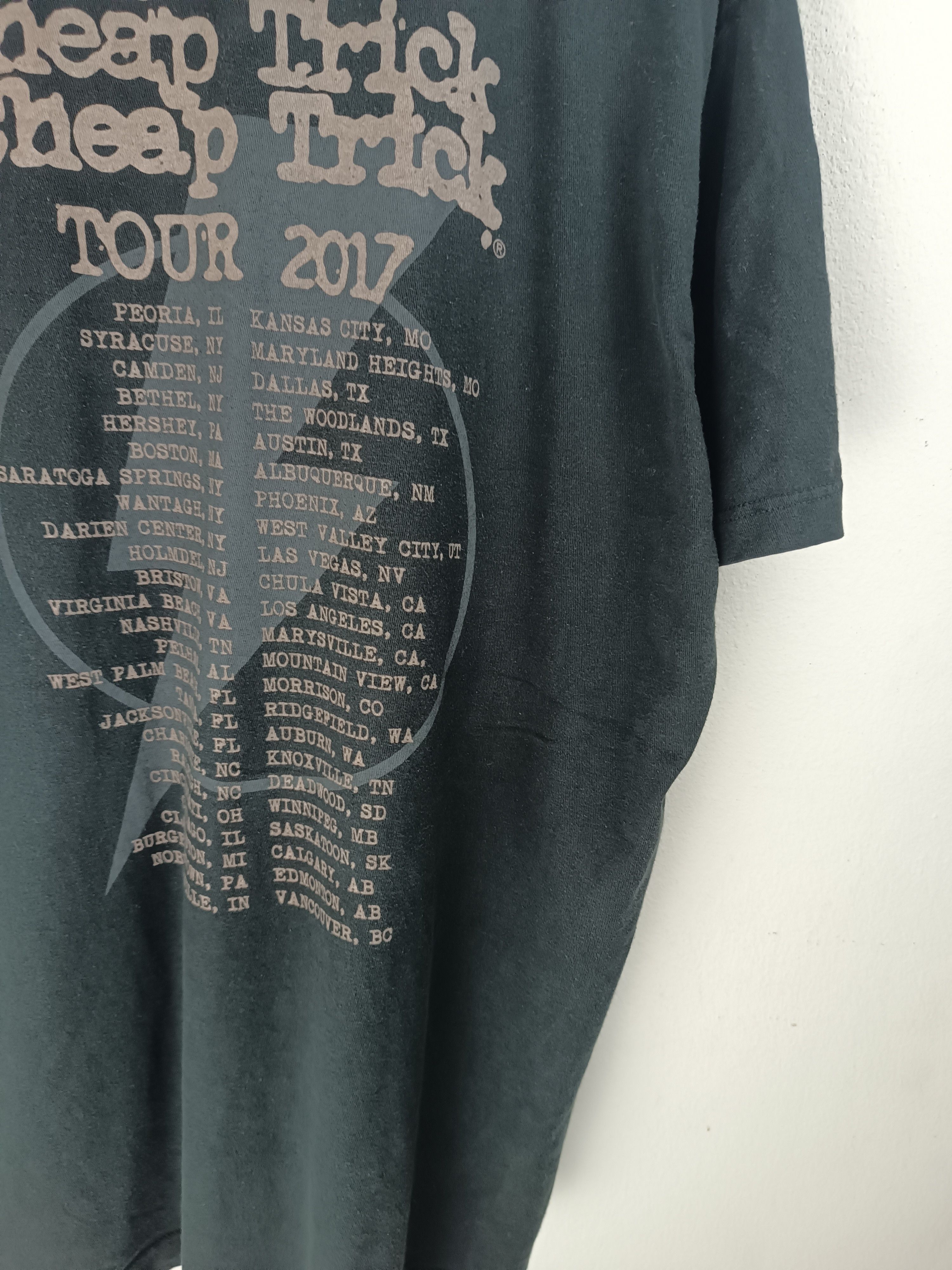 Band Tees VINTAGE '17 CHEAP TRICK TOUR (lynyrd poison styx zz top) Size US XL / EU 56 / 4 - 11 Thumbnail