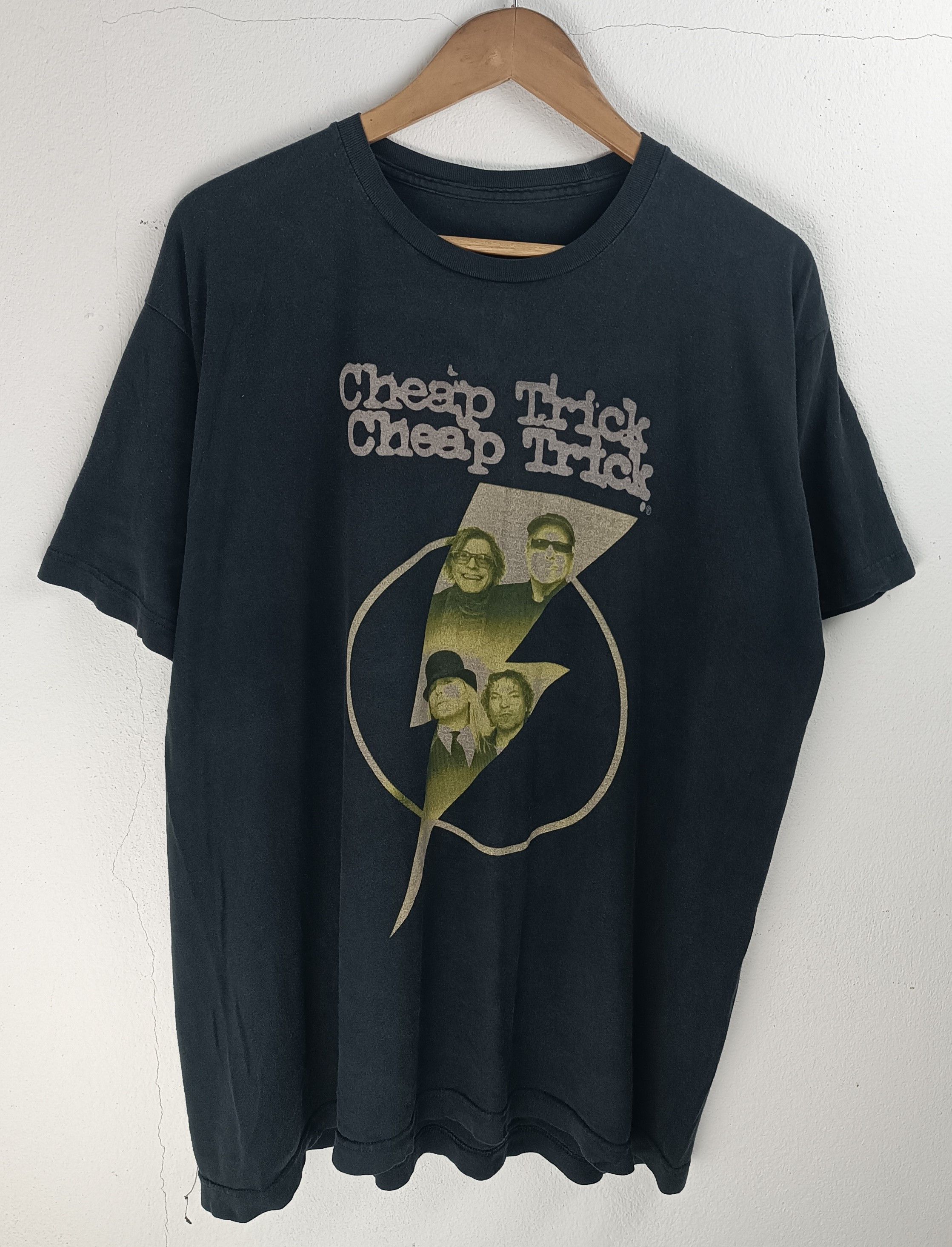 Band Tees VINTAGE '17 CHEAP TRICK TOUR (lynyrd poison styx zz top) Size US XL / EU 56 / 4 - 3 Thumbnail