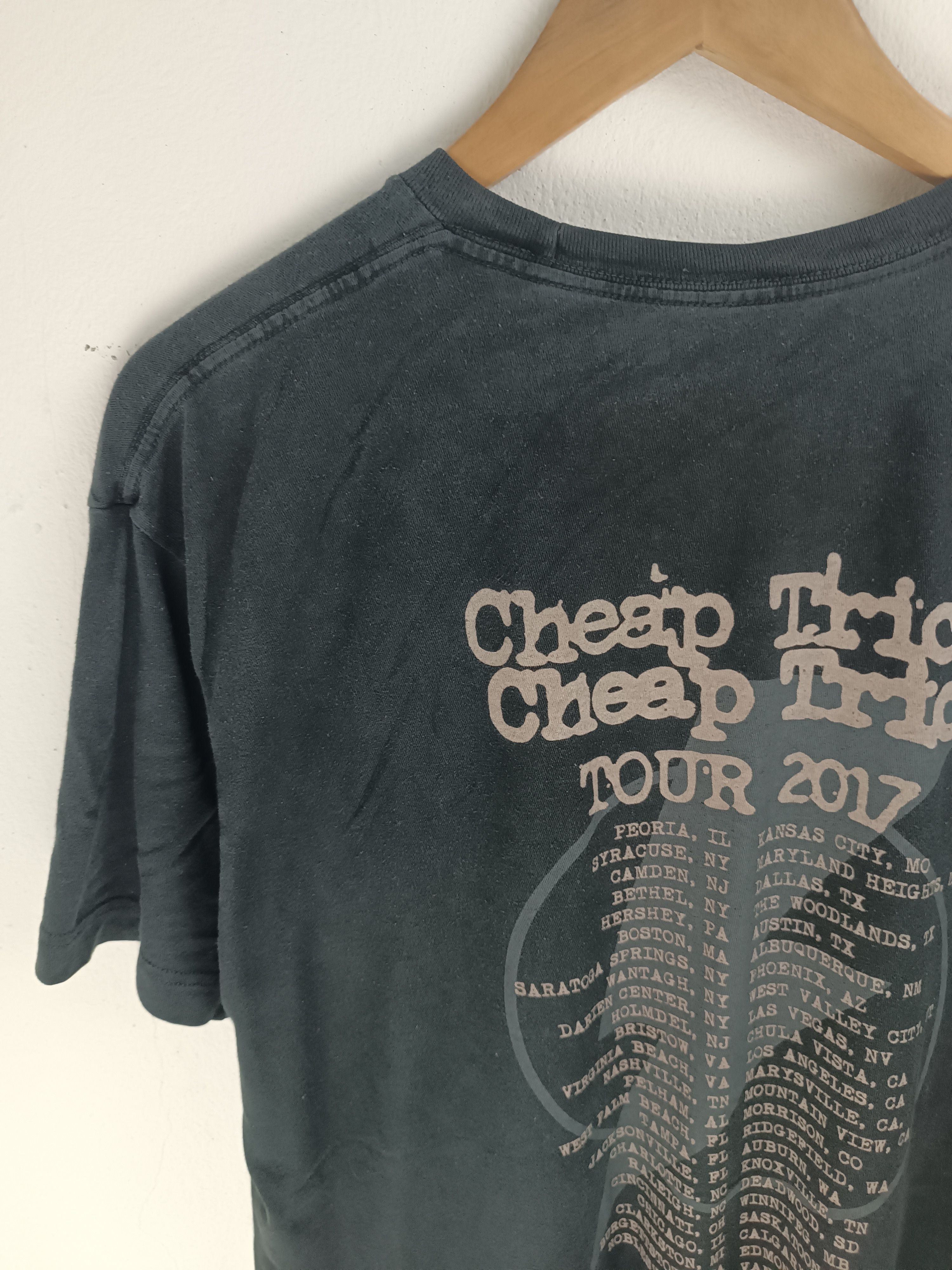 Band Tees VINTAGE '17 CHEAP TRICK TOUR (lynyrd poison styx zz top) Size US XL / EU 56 / 4 - 10 Thumbnail