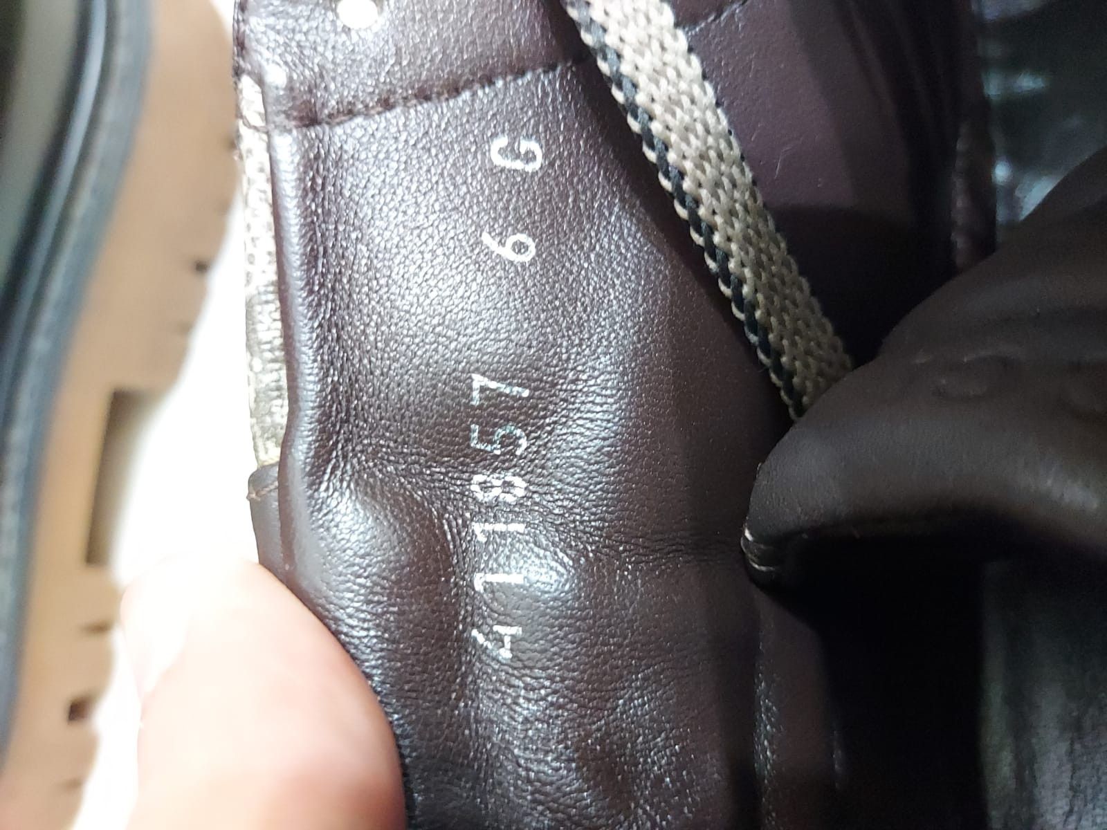 Gucci GUCCI Miro Soft Tessuto GG Supreme Canvas Leather Sneaker Size US 7 / EU 40 - 8 Thumbnail