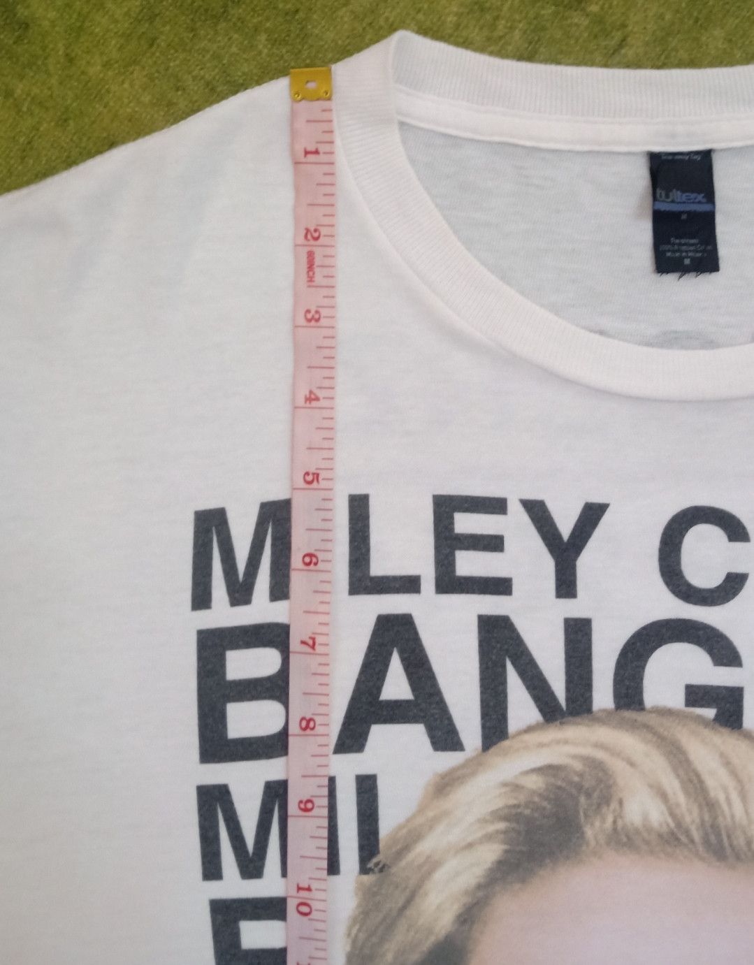 Band Tees Miley Cyrus Bangerz Tour 2014 T-shirt Size US M / EU 48-50 / 2 - 11 Thumbnail