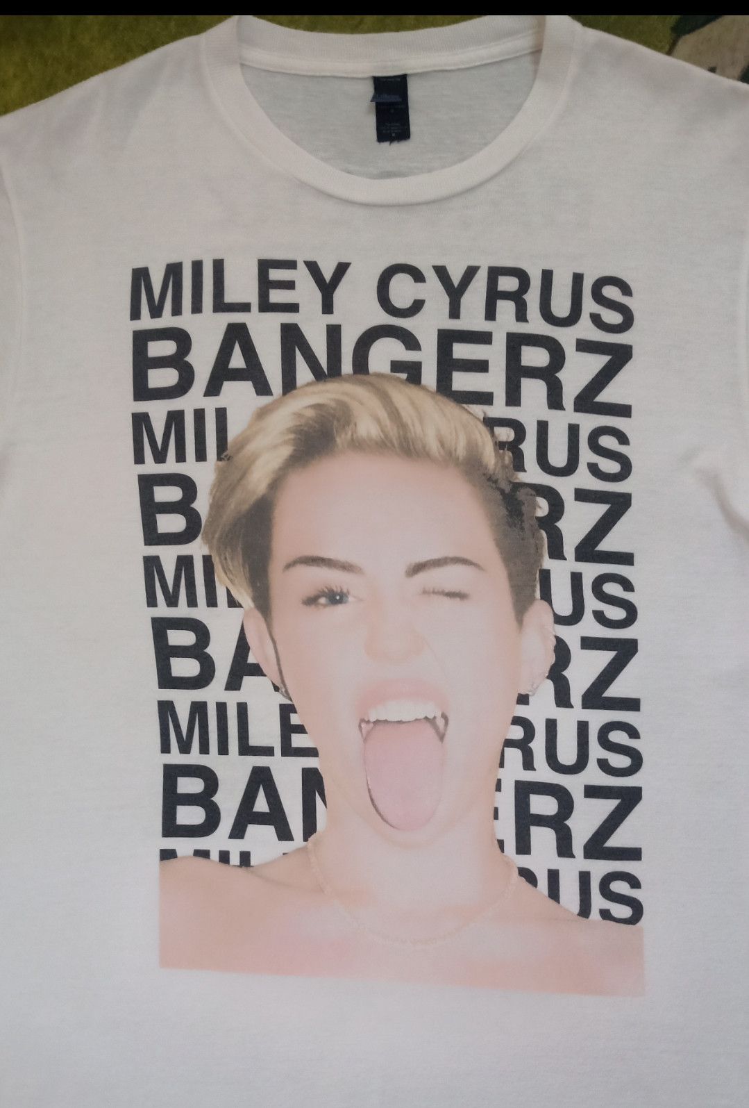 Band Tees Miley Cyrus Bangerz Tour 2014 T-shirt Size US M / EU 48-50 / 2 - 3 Thumbnail