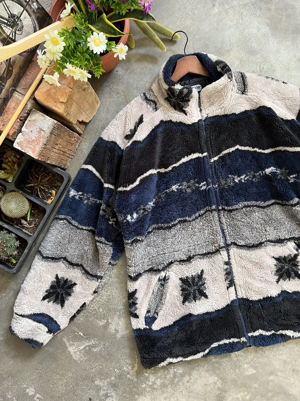 Japanese Brand × Vintage Vintage 🏴‍☠️ Deep Pile Printed Fleece Quilted Jacket Size US L / EU 52-54 / 3 - 3 Thumbnail