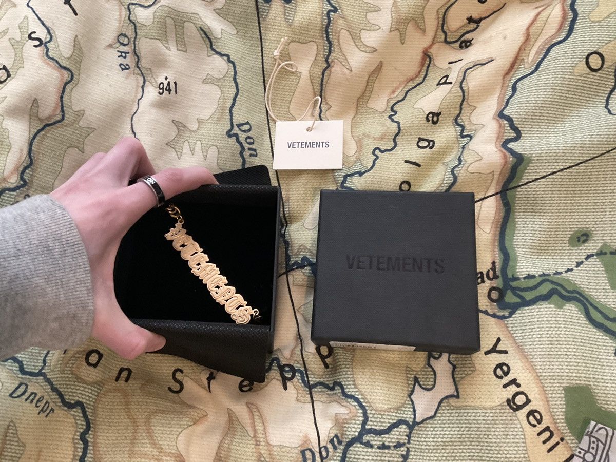 Vetements Vetements Gothic Logo Necklace Size ONE SIZE - 1 Thumbnail