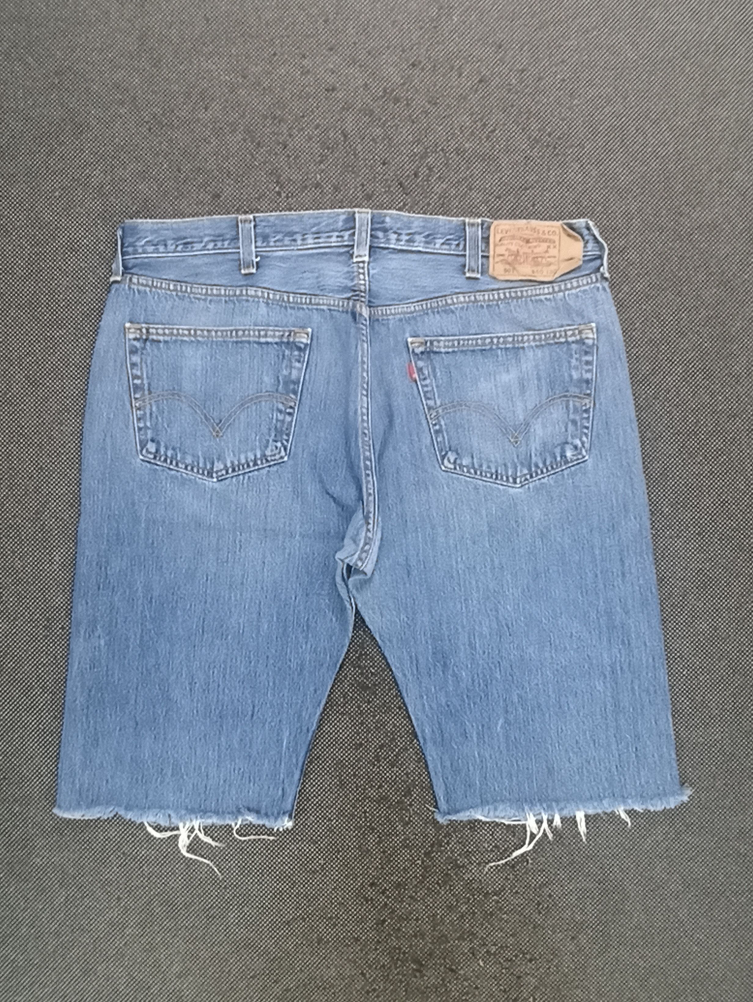 Levi's × Vintage VINTAGE LEVIS 501 CROPPED BLUE JEANS - J300 Size US 40 / EU 56 - 2 Thumbnail