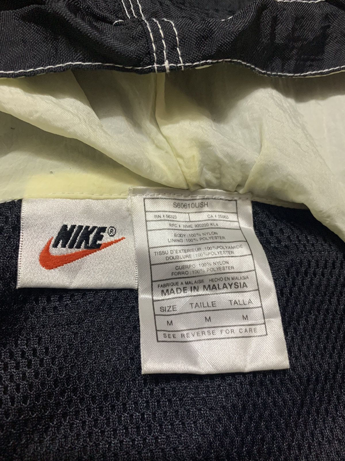Vintage Retro 90’s Nike Swoosh Centre Logo Windbreaker Oversized Size US L / EU 52-54 / 3 - 7 Thumbnail
