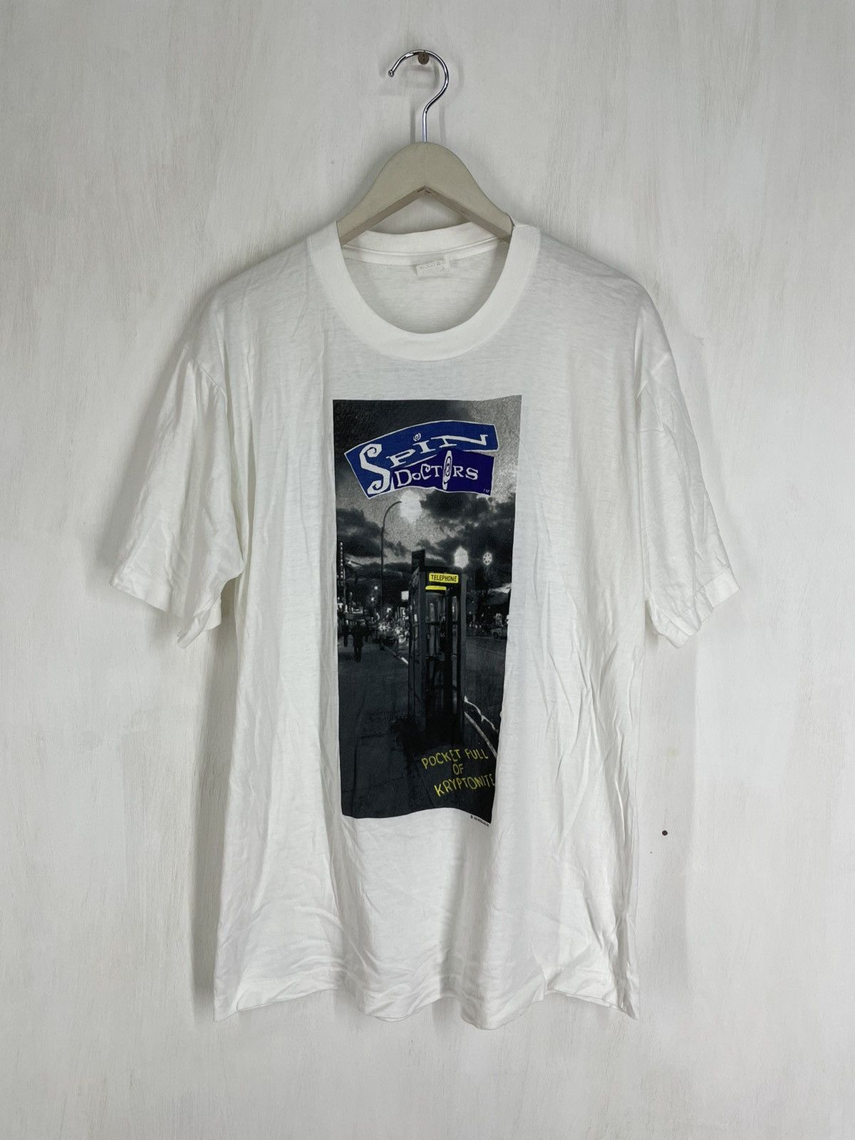 Band Tees Vintage 90s Spin Doctors Pocket Full Of Kryptonite Tour Tee Size US XL / EU 56 / 4 - 1 Thumbnail