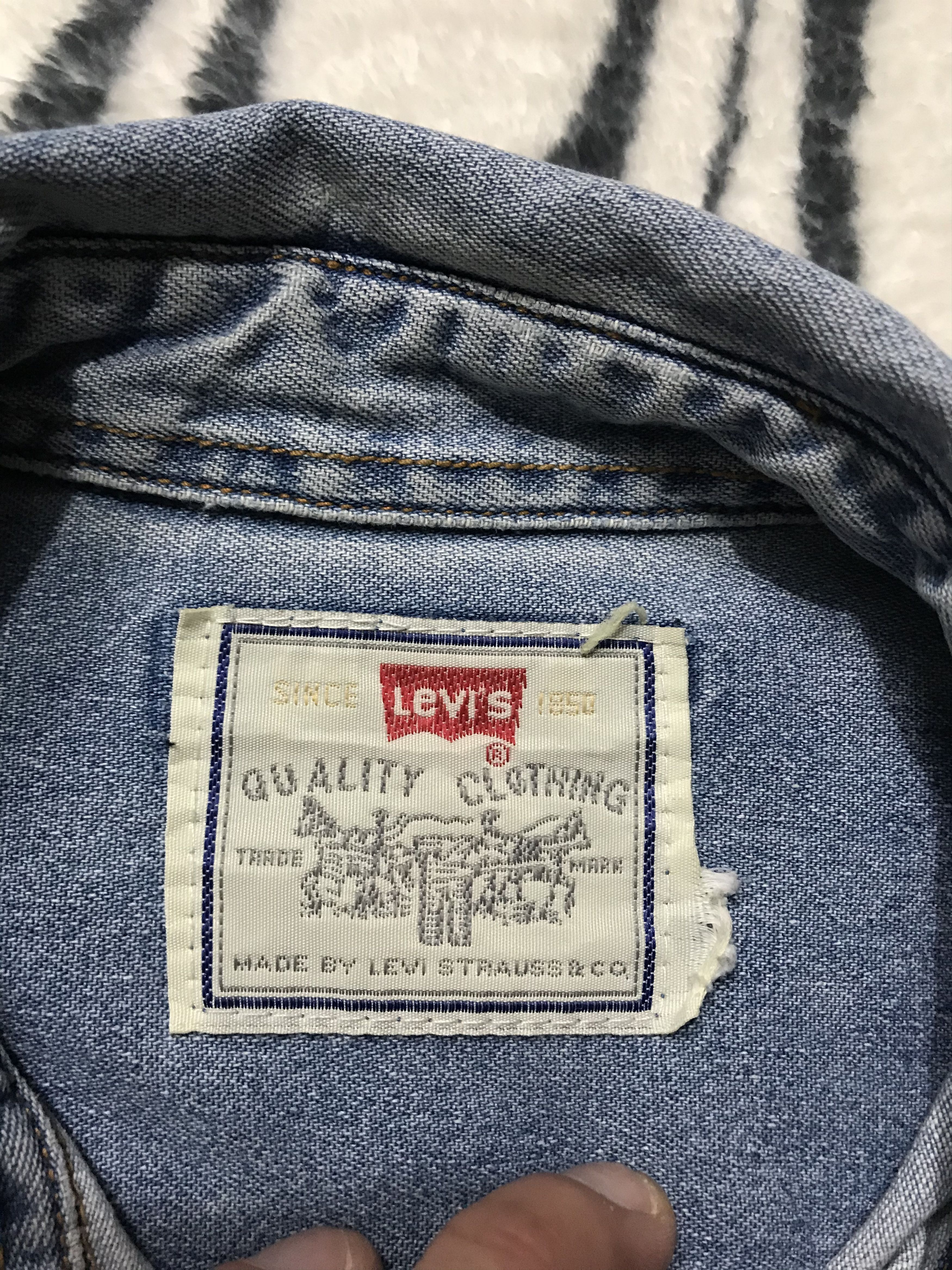 Levi's × Levi's Vintage Clothing × Vintage Vintage Levis Blue Denim Shirt Size S / US 4 / IT 40 - 4 Thumbnail