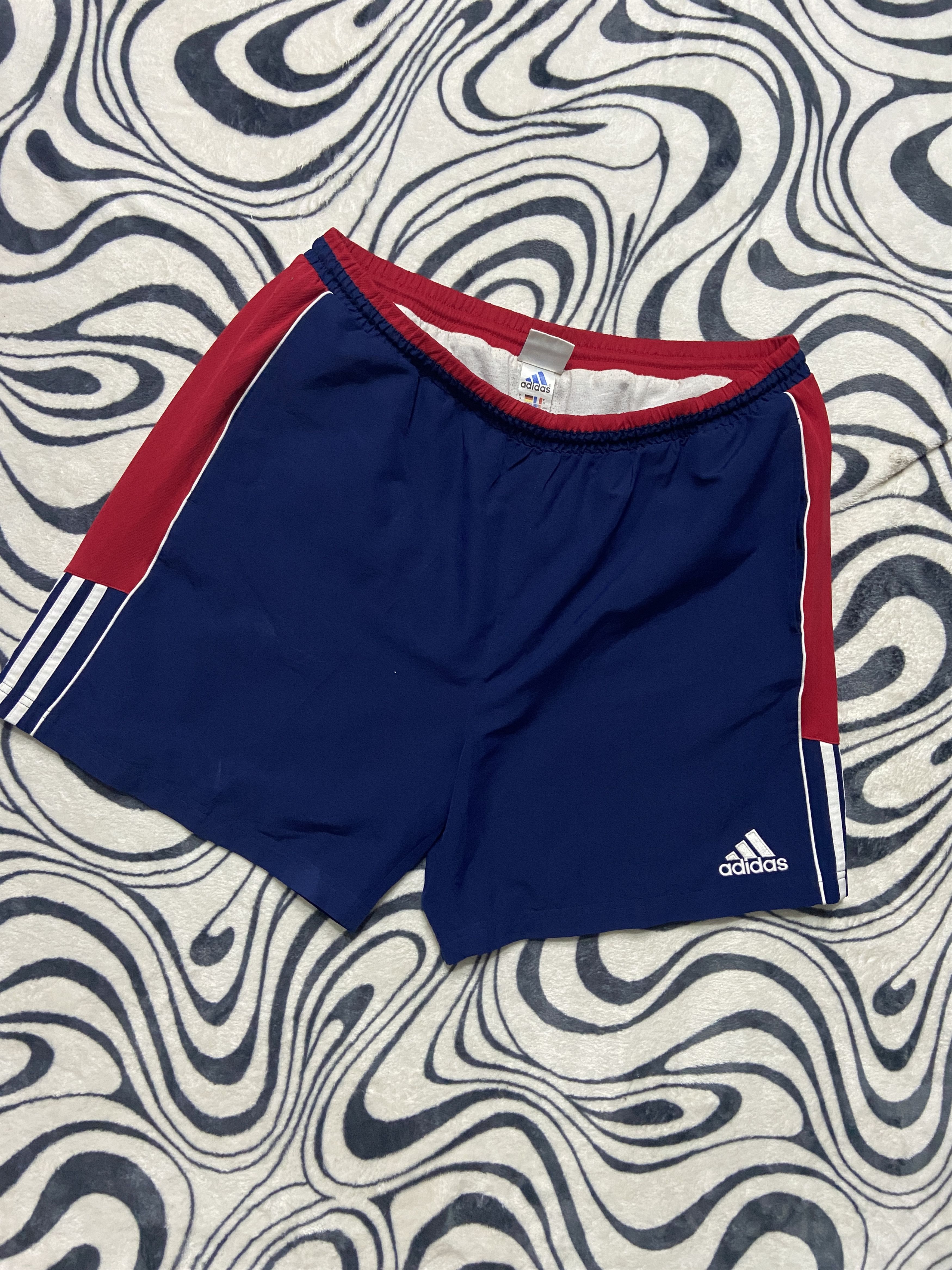 Adidas × Vintage Vintage Adidas Mens Nylon Shorts Y2K Size US 36 / EU 52 - 1 Thumbnail