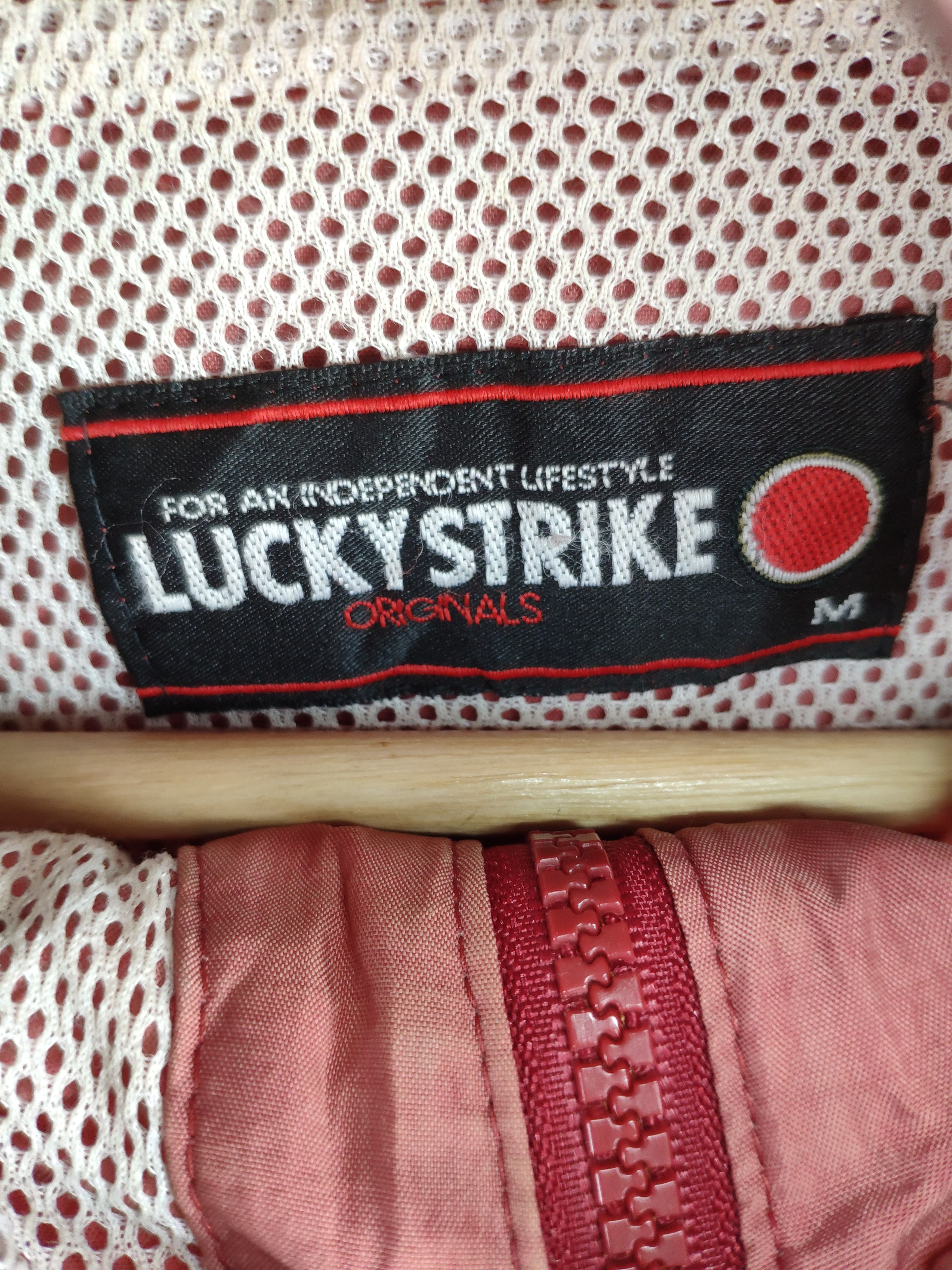 Vintage Vintage 90s Lucky Strike Windbreaker Hoodie Jacket Sun Faded Size US M / EU 48-50 / 2 - 4 Thumbnail