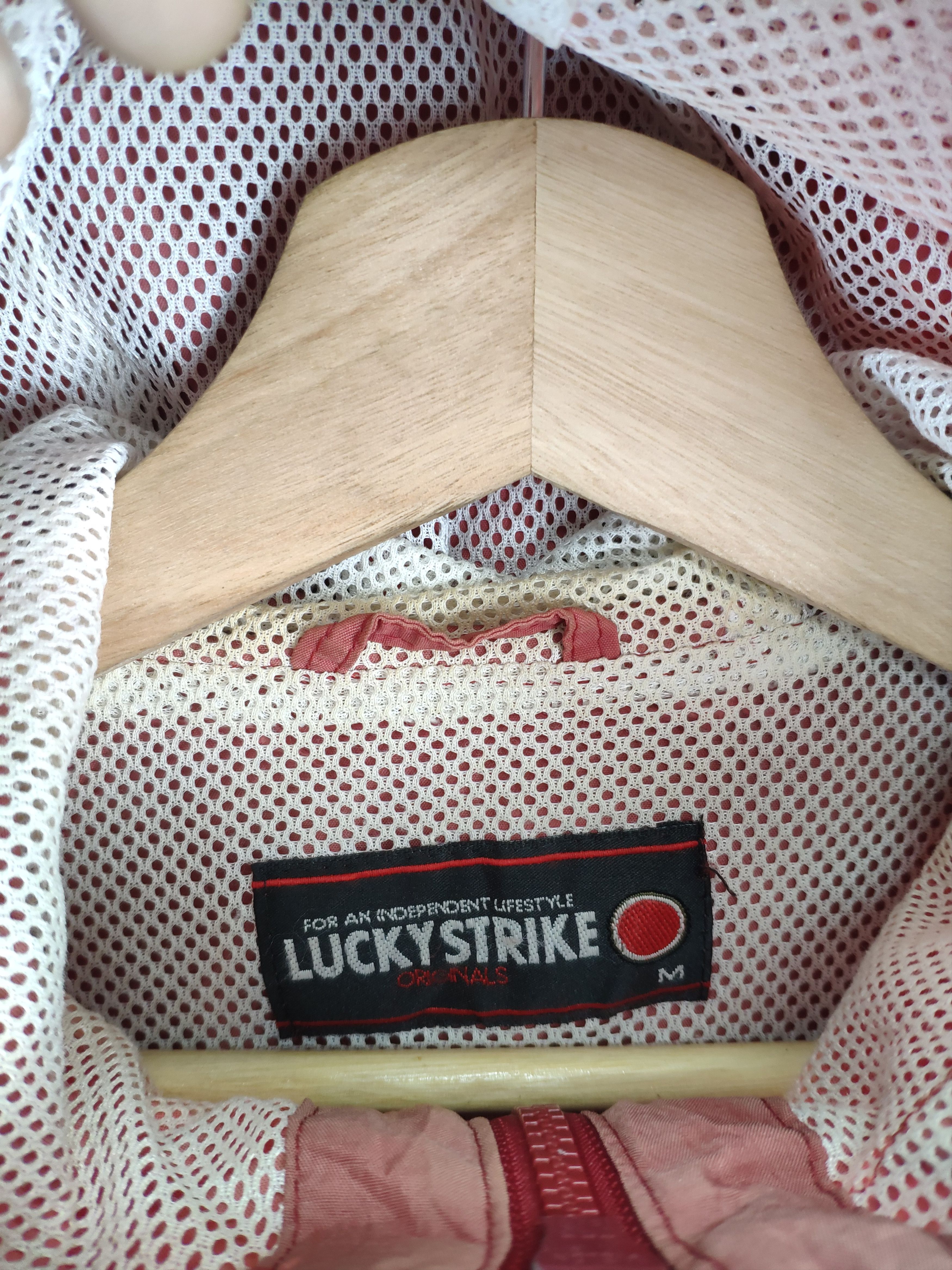Vintage Vintage 90s Lucky Strike Windbreaker Hoodie Jacket Sun Faded Size US M / EU 48-50 / 2 - 14 Thumbnail