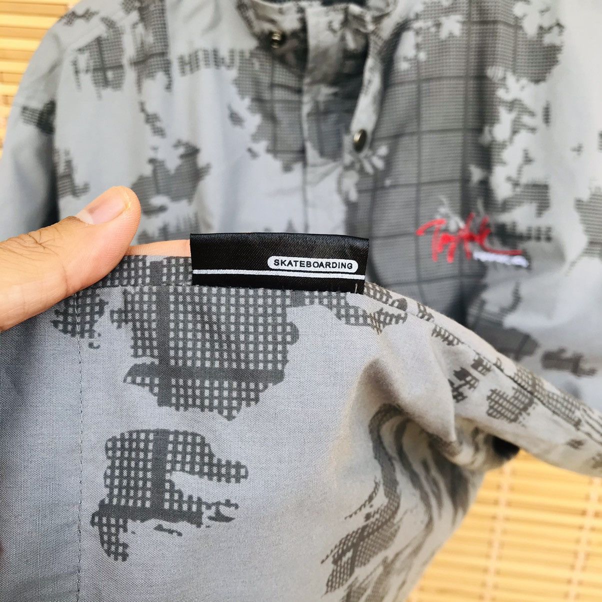 Tony Hawk VINTAGE Tony Hawk Skateboarding camouflage Maps pattern ziP Size US L / EU 52-54 / 3 - 11 Thumbnail