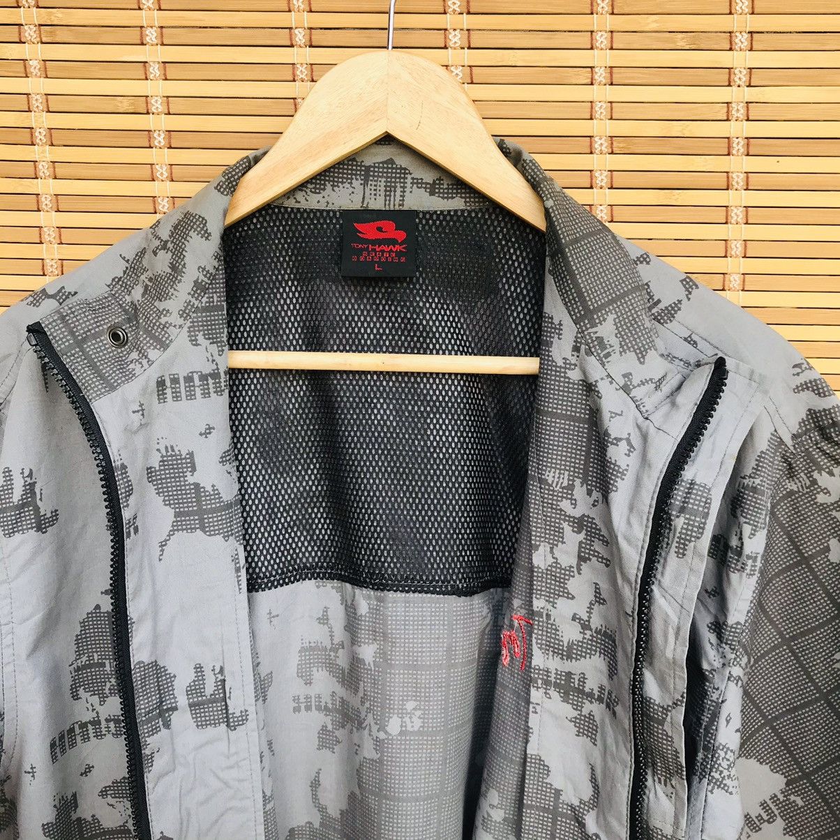 Tony Hawk VINTAGE Tony Hawk Skateboarding camouflage Maps pattern ziP Size US L / EU 52-54 / 3 - 15 Thumbnail