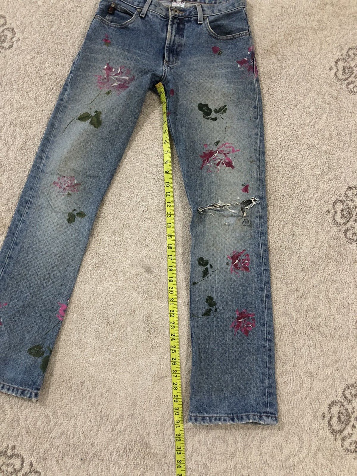 Guess Rare guess flower painted distressed jeans Size US 29 - 16 Thumbnail