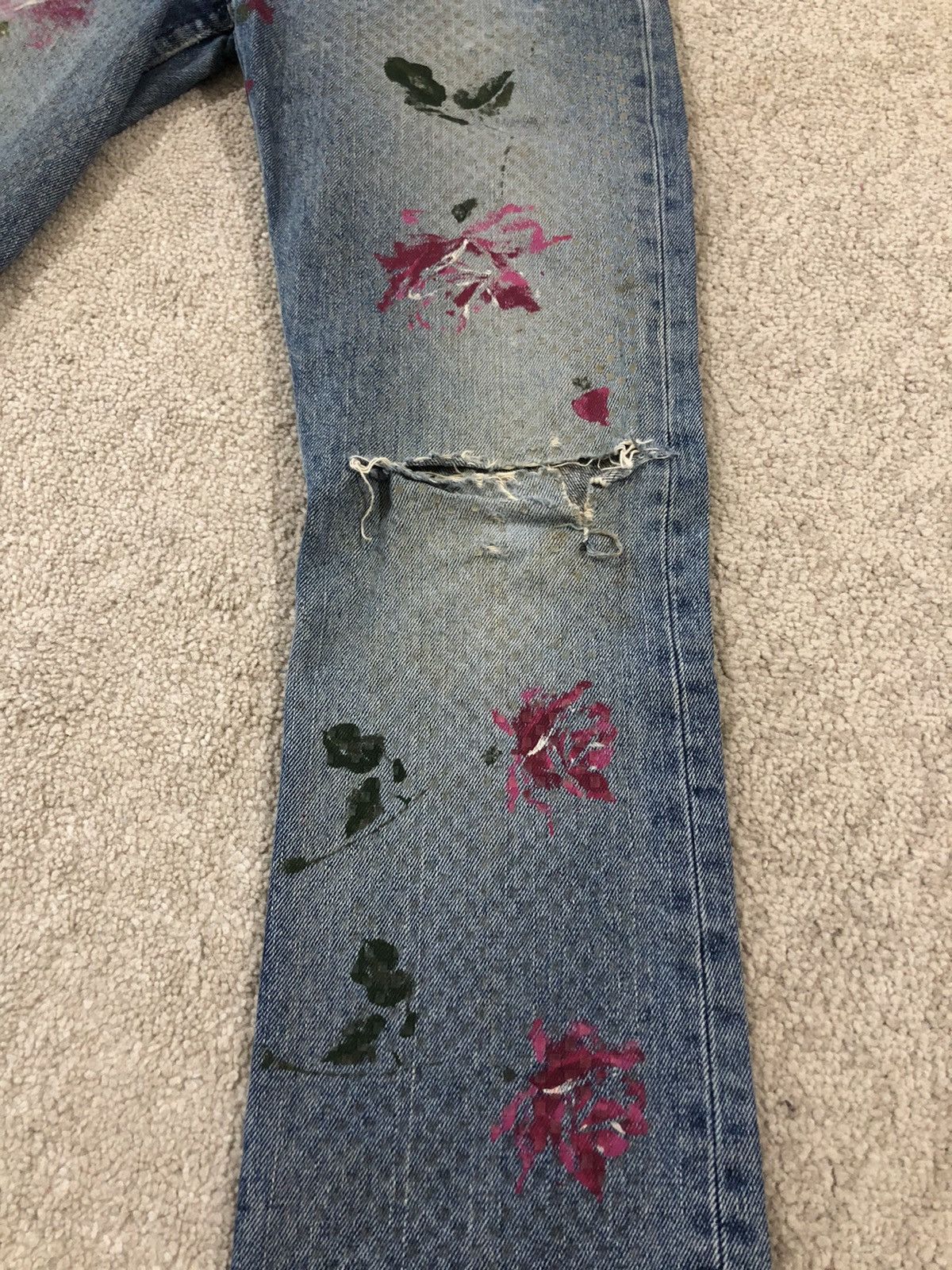 Guess Rare guess flower painted distressed jeans Size US 29 - 3 Thumbnail