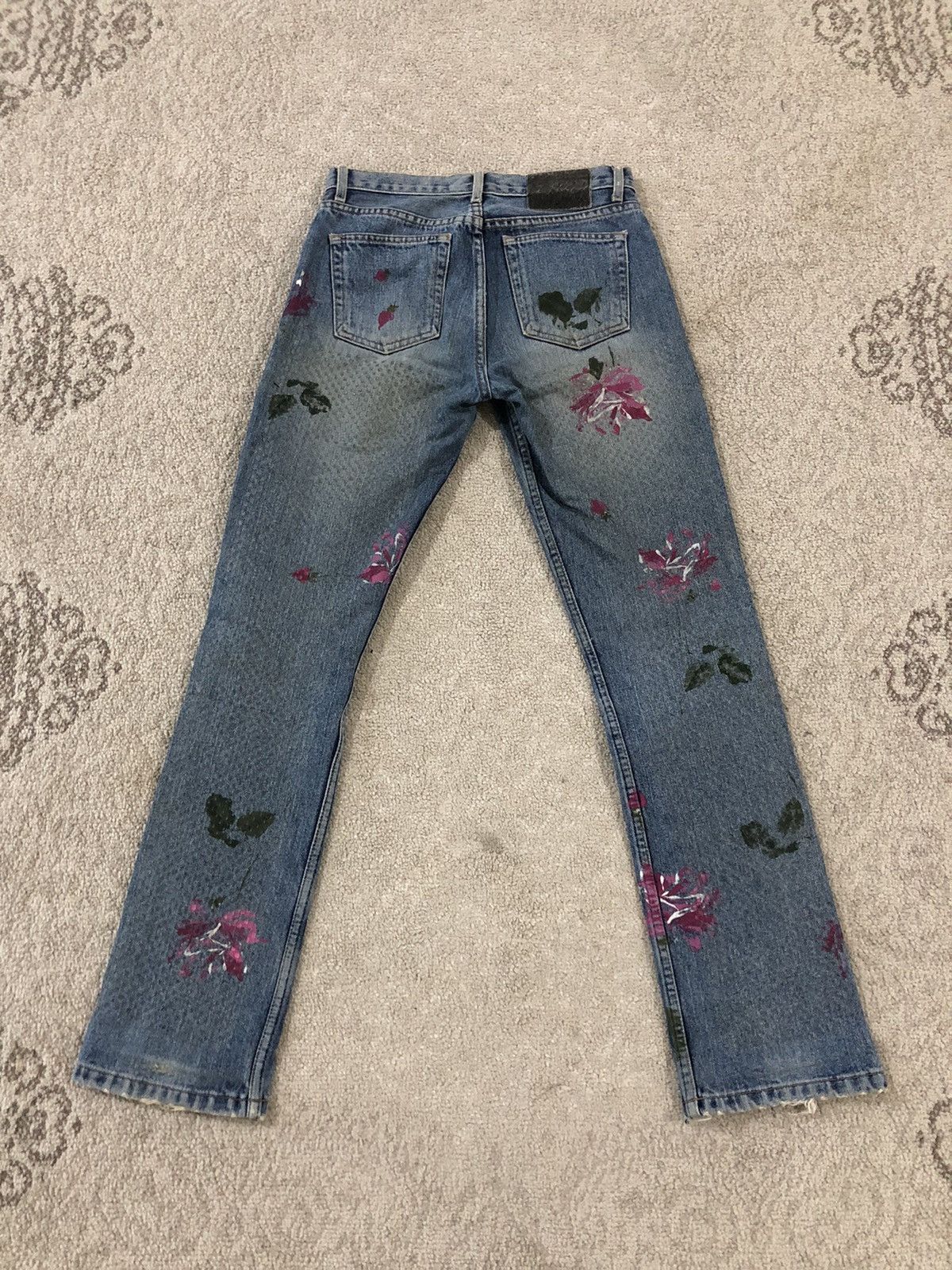 Guess Rare guess flower painted distressed jeans Size US 29 - 8 Thumbnail
