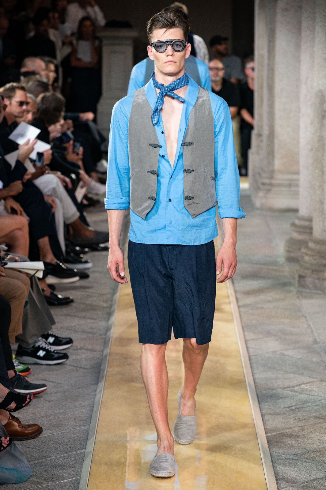 Giorgio Armani GIORGIO ARMANI Bermuda runway shorts from S/S2020 Size US 32 / EU 48 - 1 Thumbnail