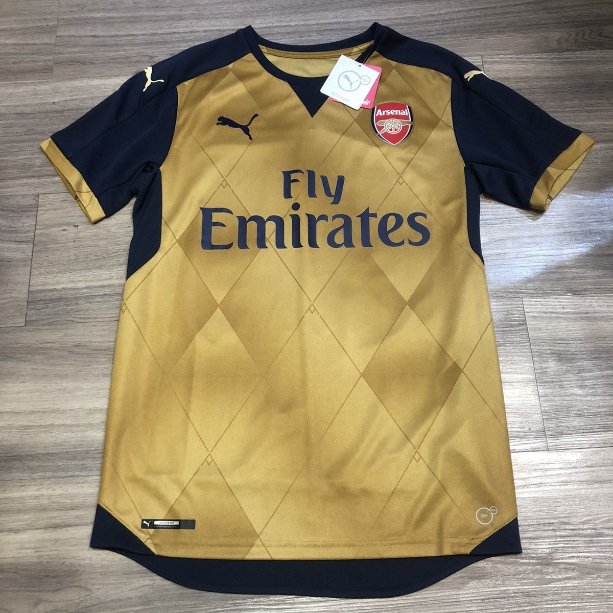 Arsenal 15/16 away shirt #24 Bellerin (bnwt)