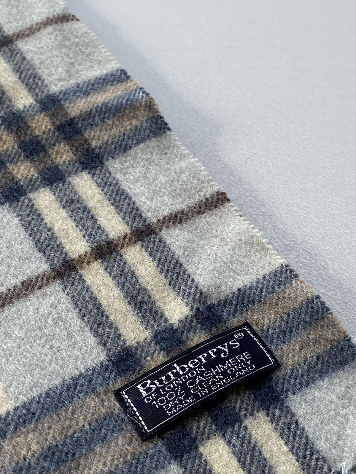 Burberry Burberry’s Vintage Scarf Size ONE SIZE - 8 Thumbnail