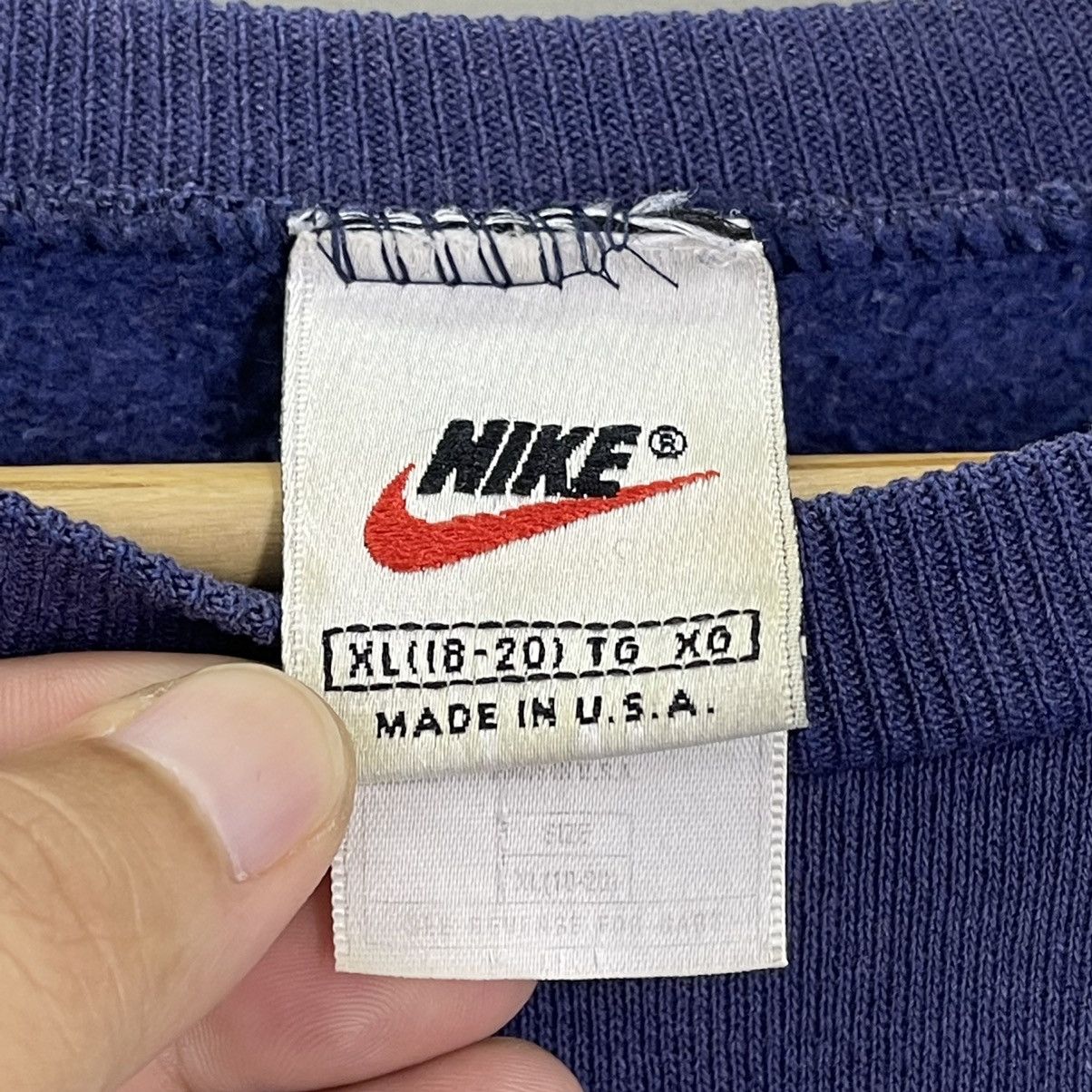 Nike × Vintage Vintage 90s Nike Small Logo Crewneck Sweatshirt Size M Size US M / EU 48-50 / 2 - 9 Thumbnail