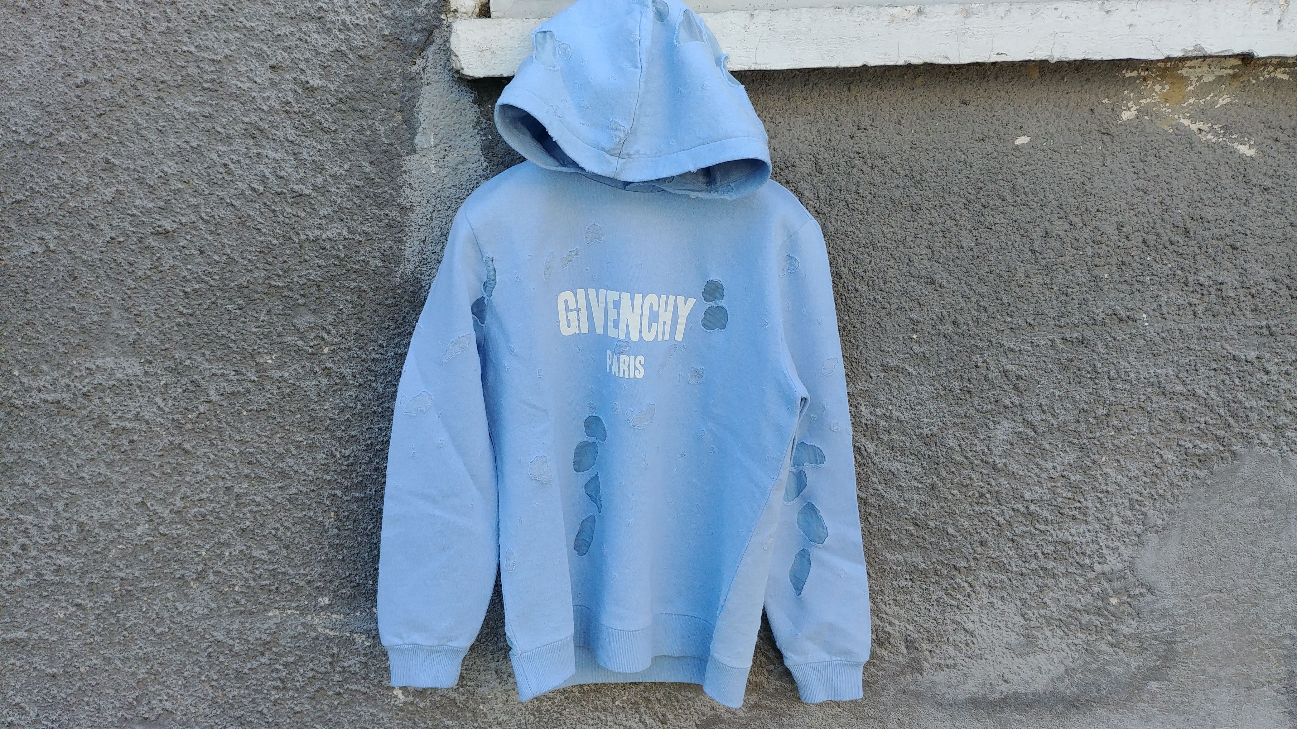 Givenchy $1500 Givenchy Baby Blue Destroyed Distressed Logo Rottweiler Shark Hoodie size M Size US M / EU 48-50 / 2 - 1 Preview